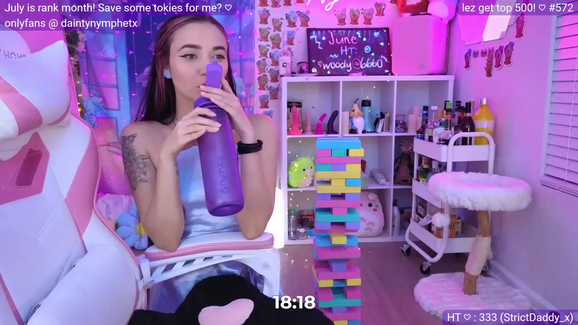 Gallery image thumbnail from Nym_x's myfreecams stream on, 06/18/2023, 03:18 image 12 of 20