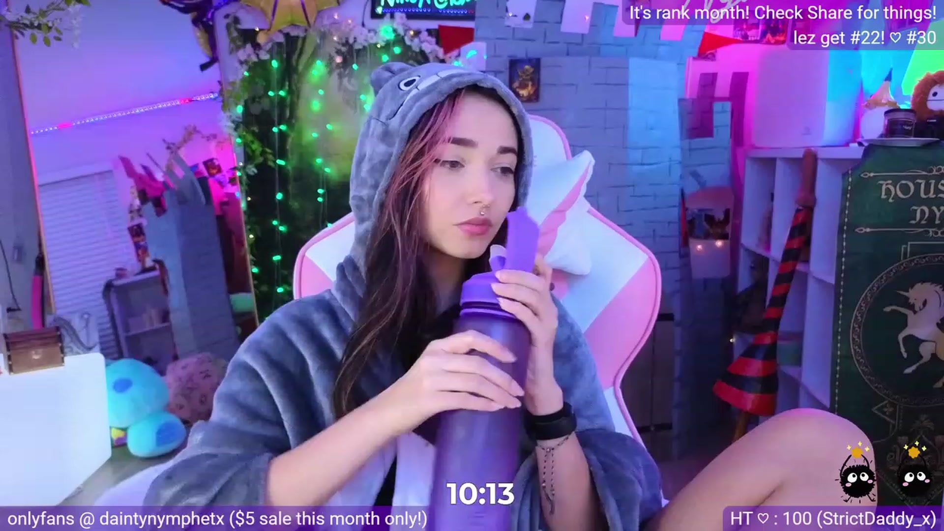 Gallery image thumbnail from Nym_x's myfreecams stream on, 07/19/2023, 01:33 image 10 of 20