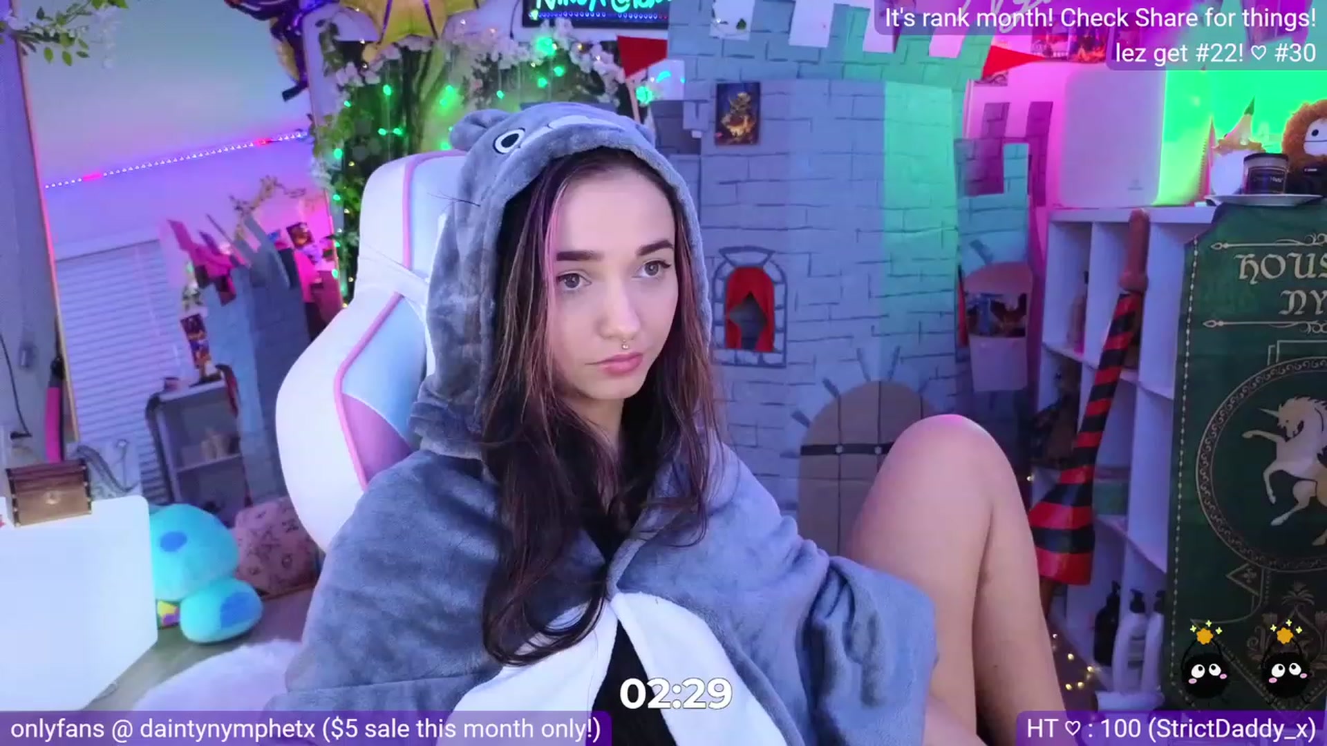 Gallery image thumbnail from Nym_x's myfreecams stream on, 07/19/2023, 01:33 image 18 of 20