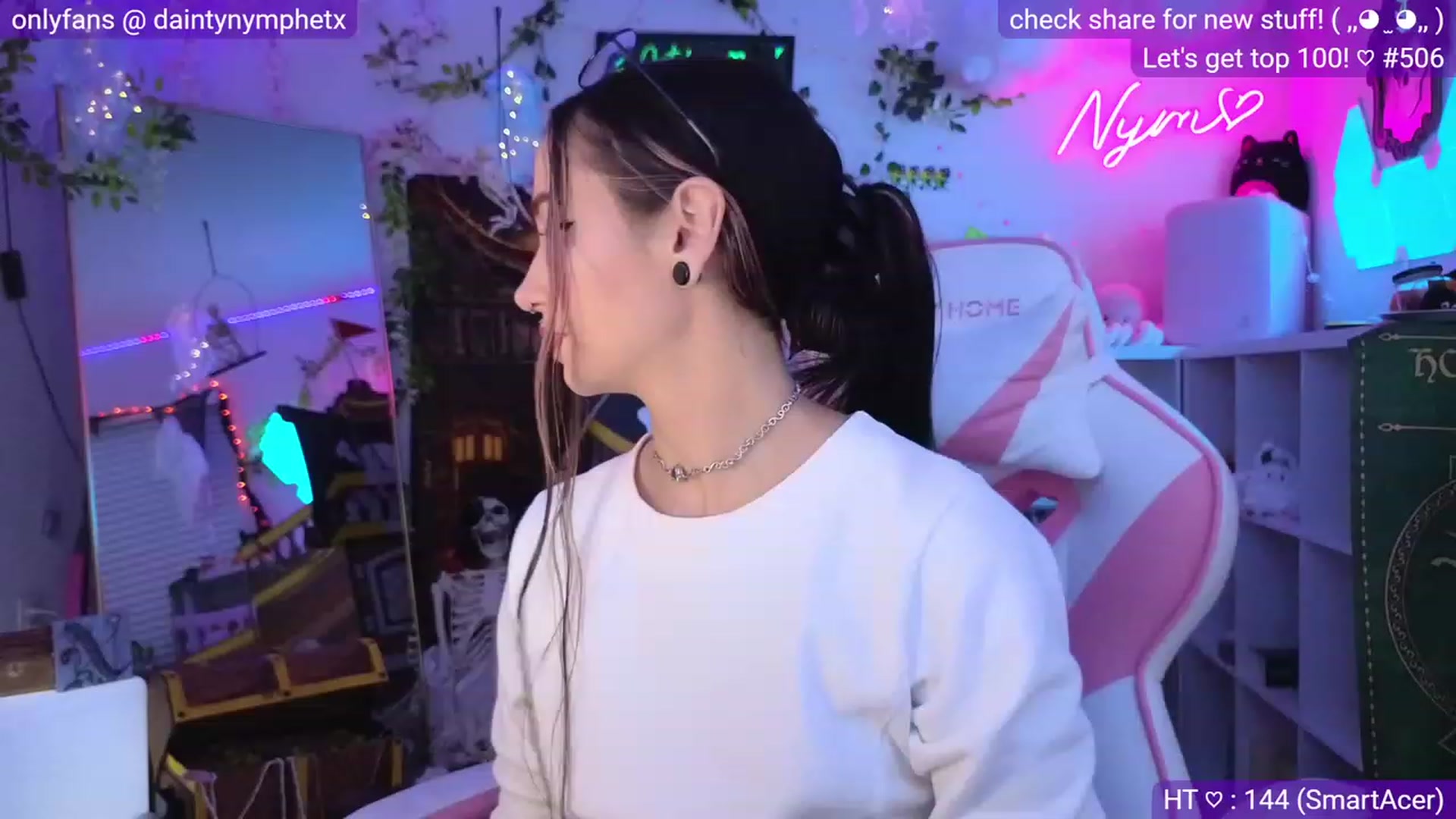 Gallery image thumbnail from Nym_x's myfreecams stream on, 10/04/2023, 03:41 image 13 of 20
