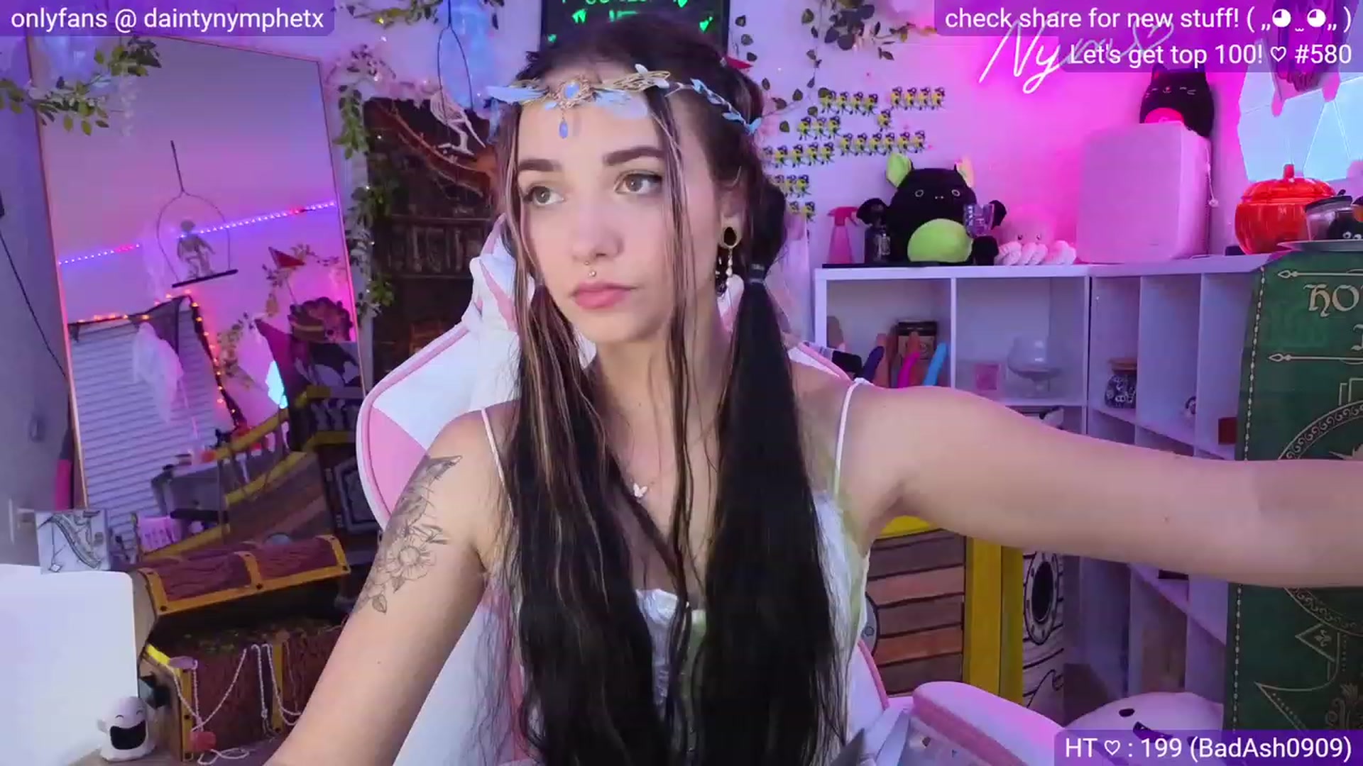 Gallery image thumbnail from Nym_x's myfreecams stream on, 10/11/2023, 06:10 image 10 of 20
