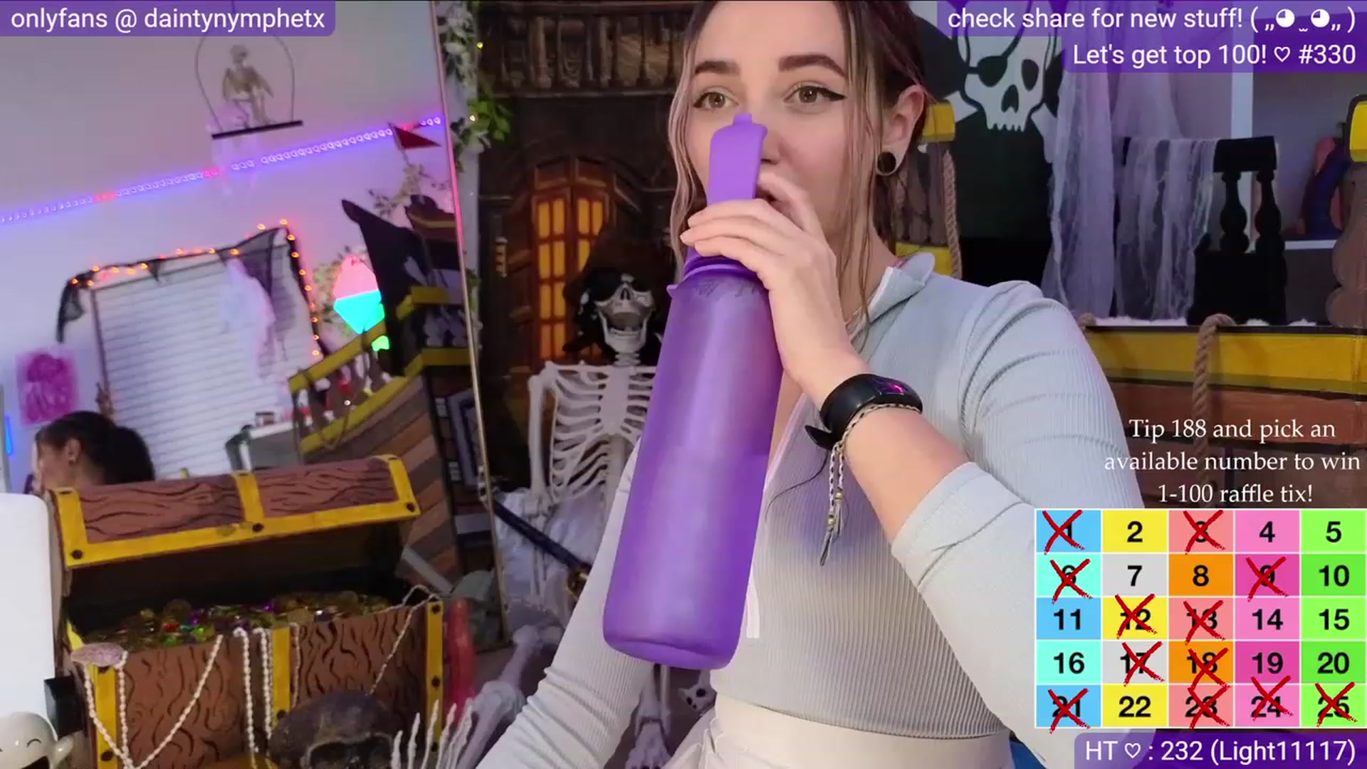 Gallery image thumbnail from Nym_x's myfreecams stream on, 10/18/2023, 04:04 image 12 of 20