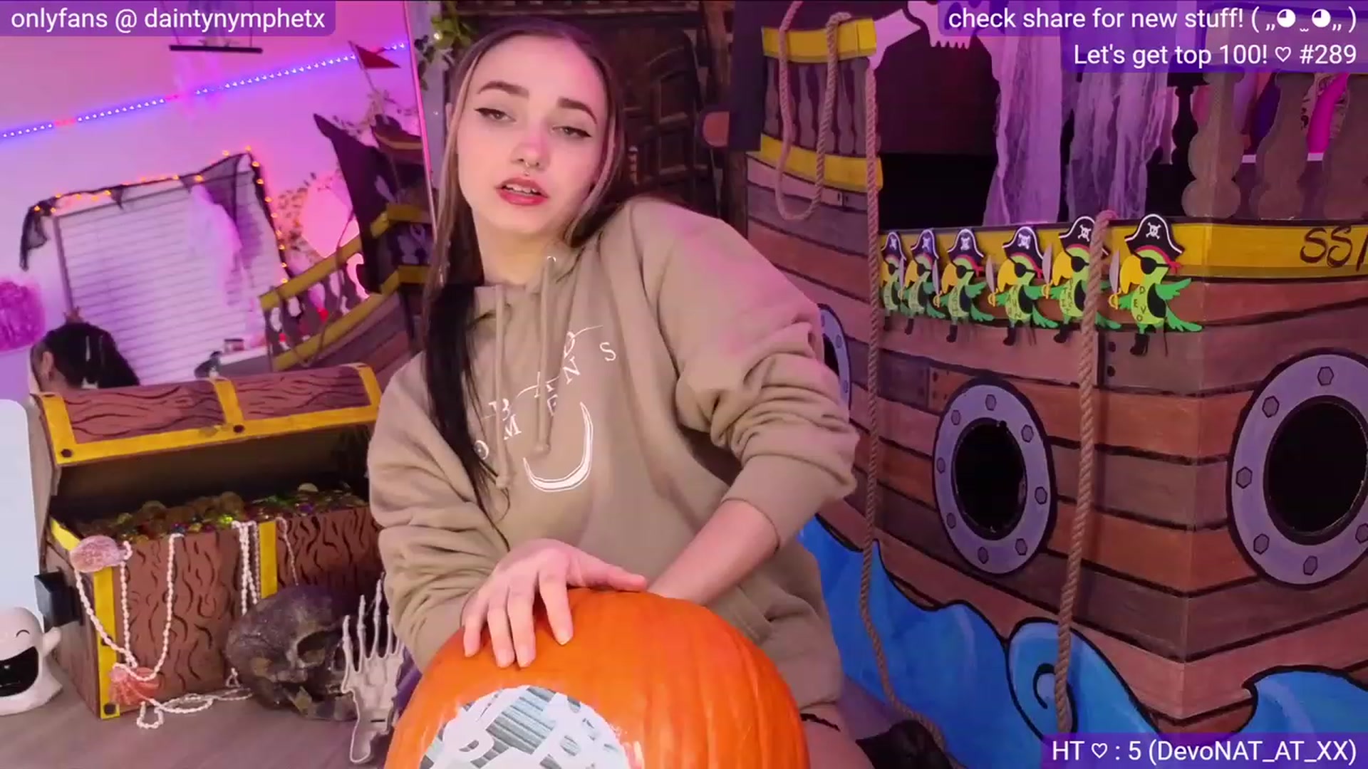 Gallery image thumbnail from Nym_x's myfreecams stream on, 10/25/2023, 02:56 image 3 of 20