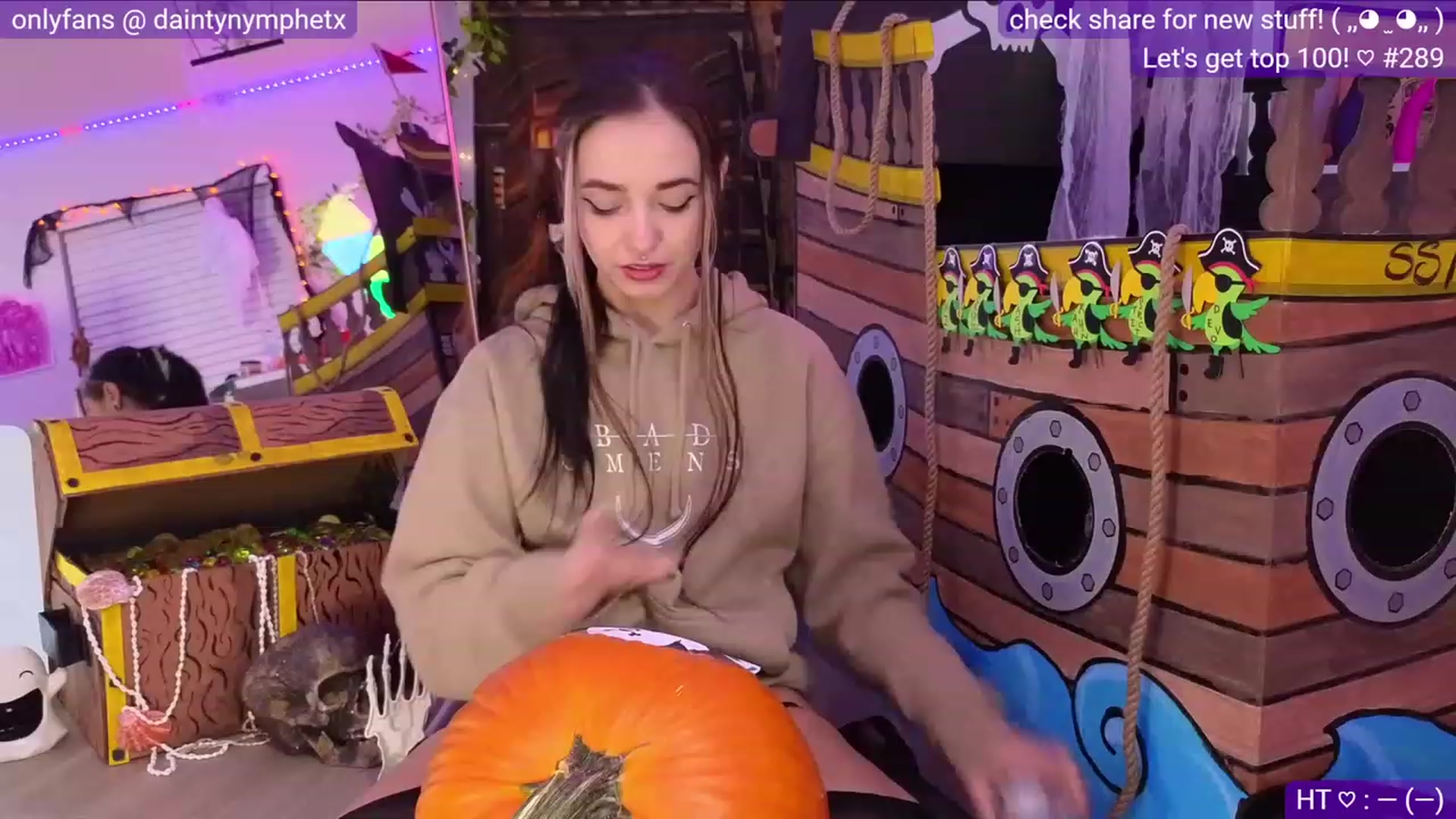 Gallery image thumbnail from Nym_x's myfreecams stream on, 10/25/2023, 02:56 image 1 of 20