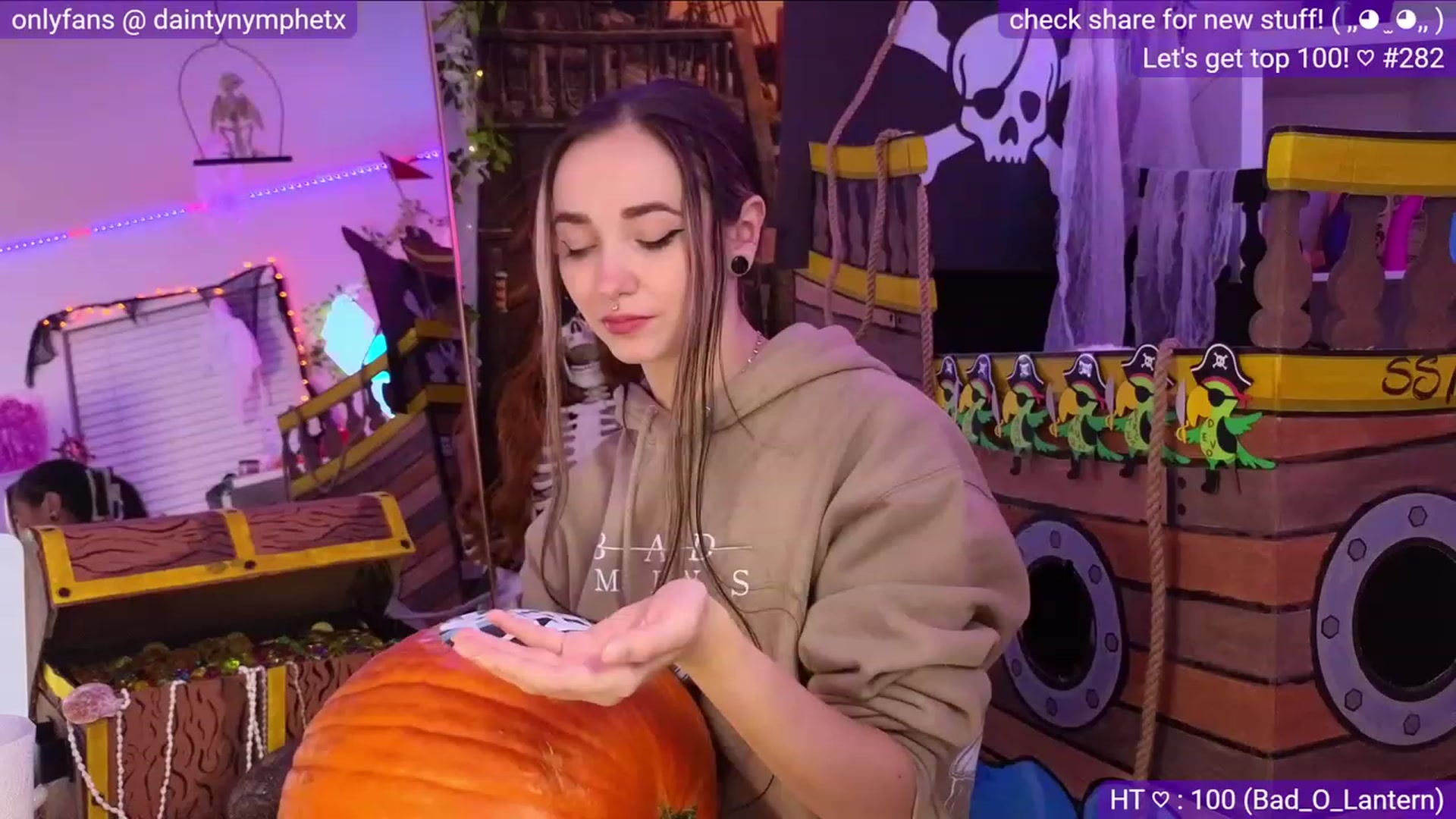 Gallery image thumbnail from Nym_x's myfreecams stream on, 10/25/2023, 02:56 image 17 of 20