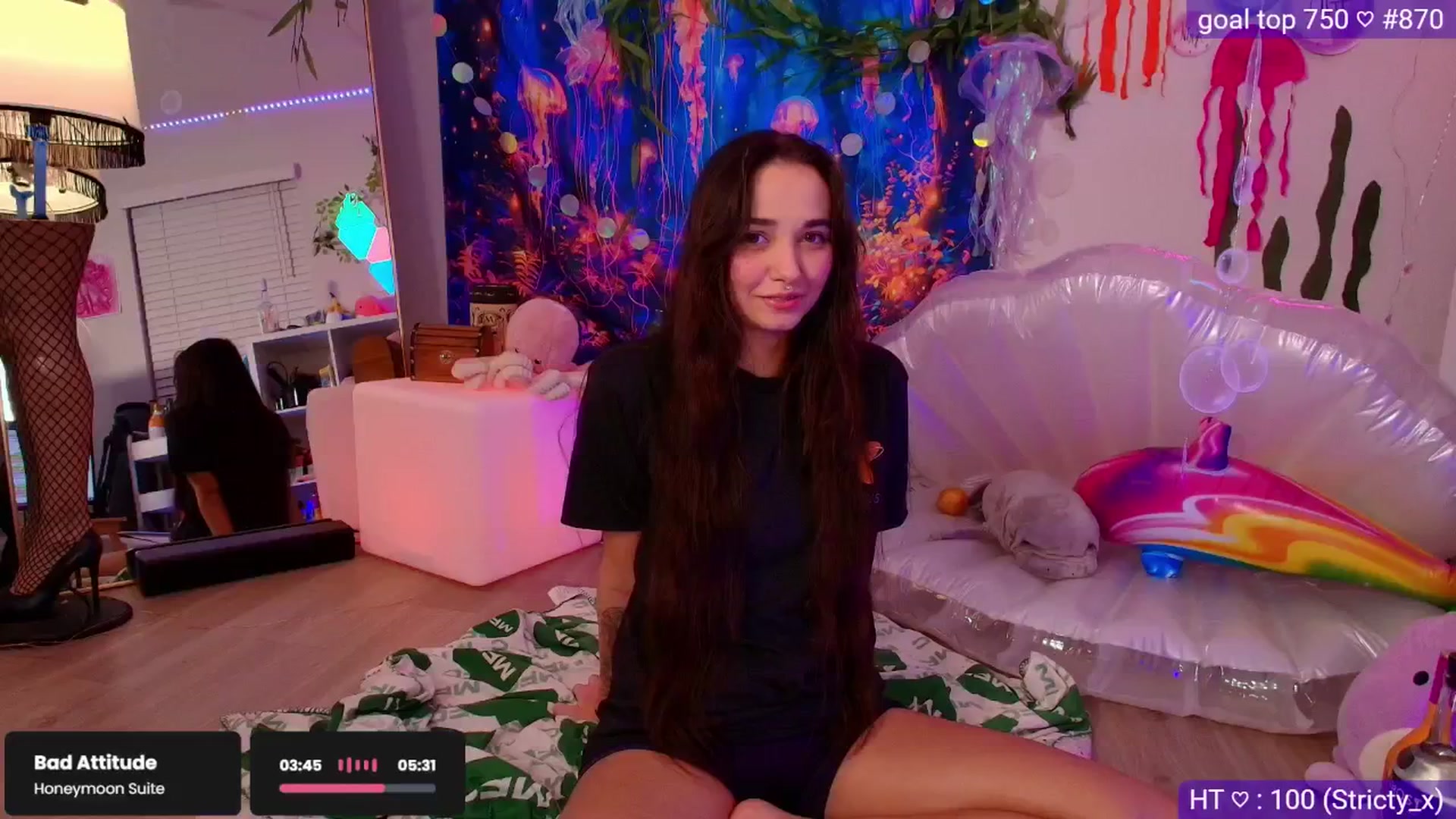 Gallery image thumbnail from Nym_x's myfreecams stream on, 09/25/2025, 04:59 image 4 of 20