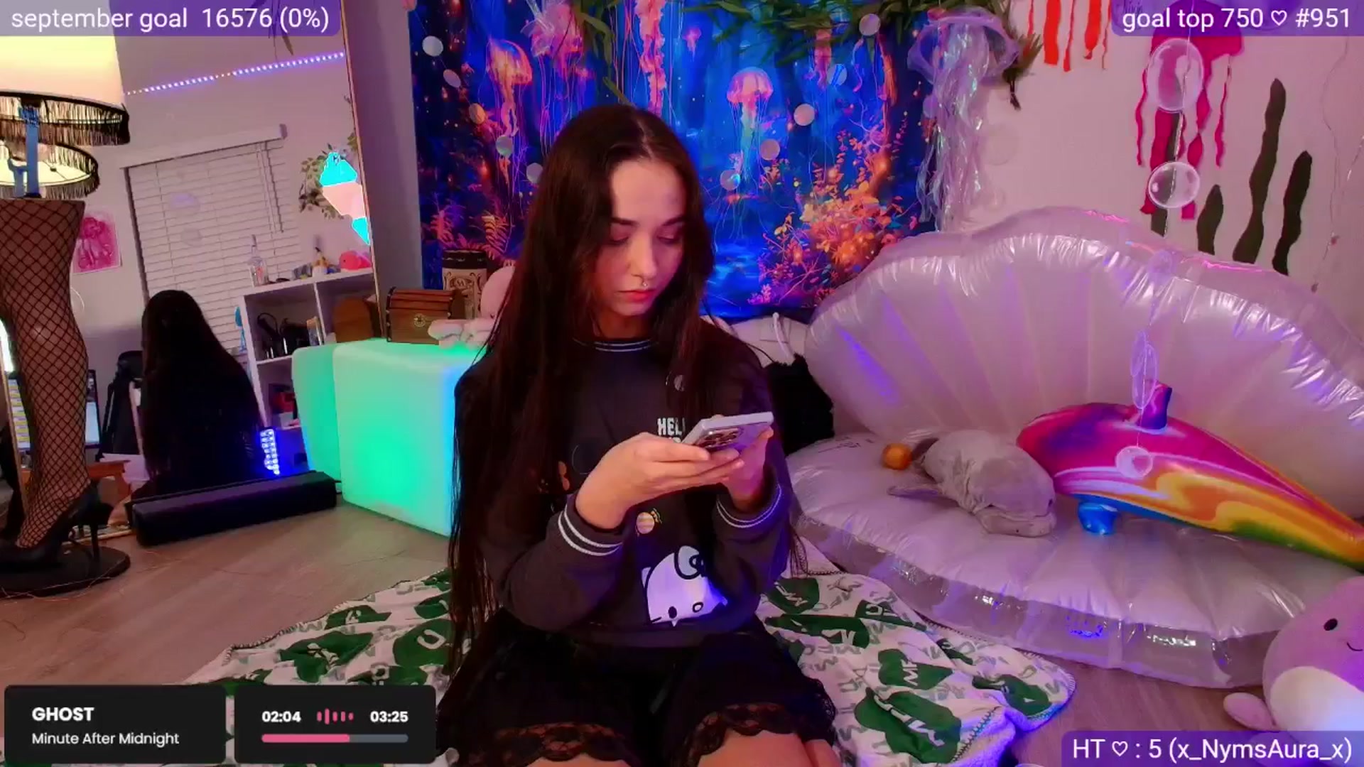 Gallery image thumbnail from Nym_x's myfreecams stream on, 09/28/2025, 04:06 image 2 of 20