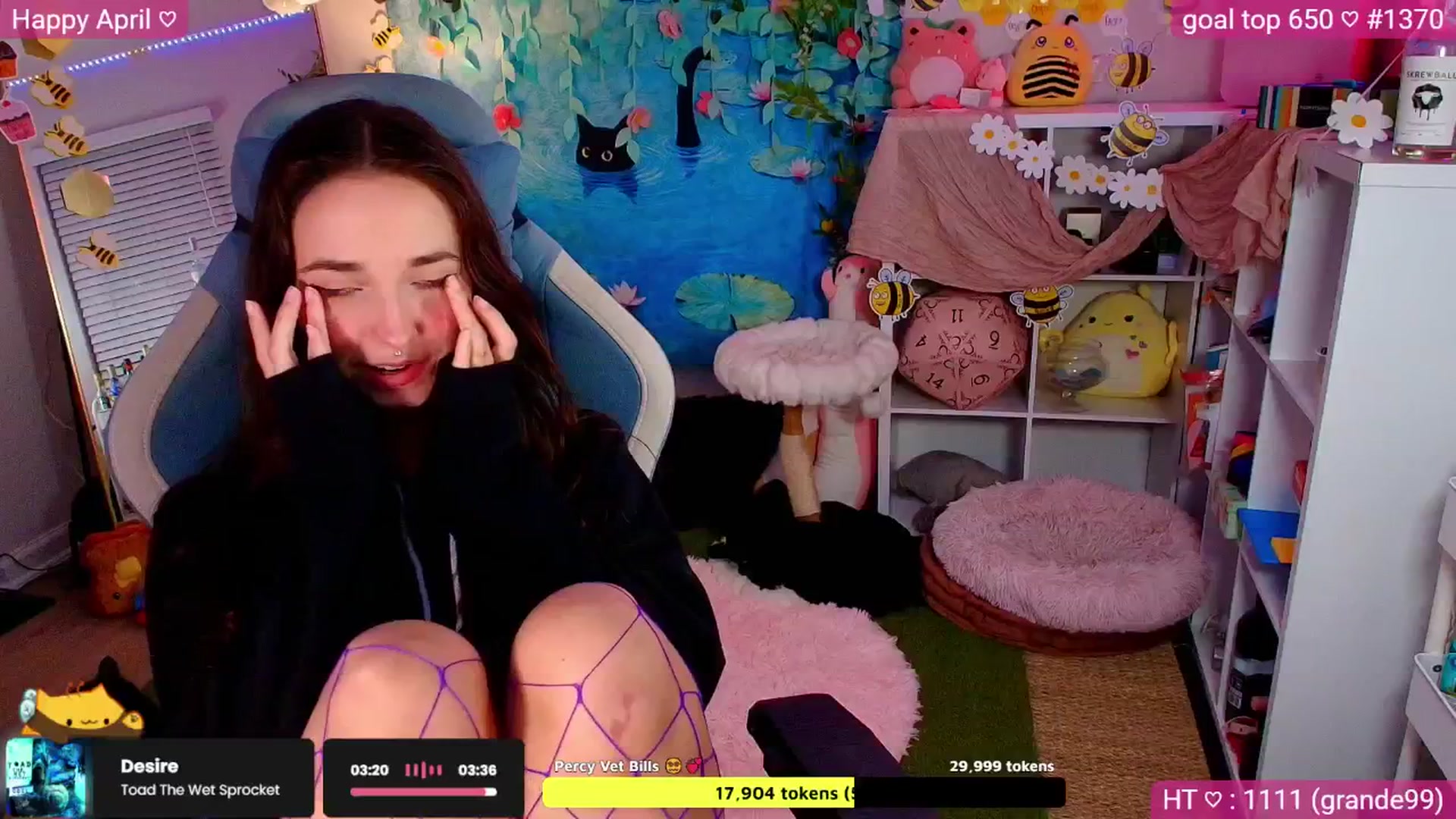 Gallery image thumbnail from Nym_x's myfreecams stream on, 04/12/2026, 03:28 image 2 of 20
