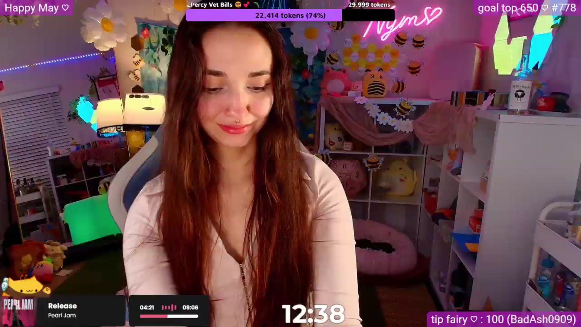 Gallery image thumbnail from Nym_x's myfreecams stream on, 05/10/2026, 03:22 image 6 of 20