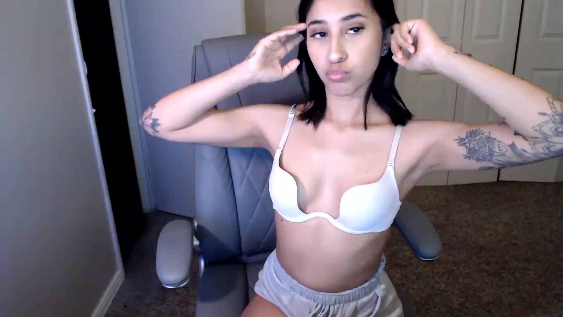 Gallery image thumbnail from Nymph_888's myfreecams stream on, 05/03/2024, 11:11 image 16 of 20