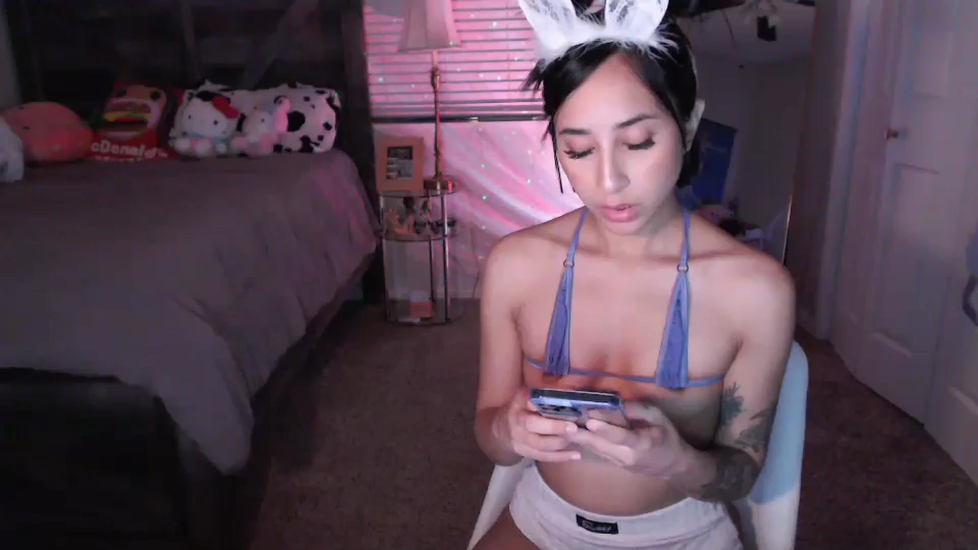Gallery image thumbnail from Nymph_888's myfreecams stream on, 06/17/2024, 11:35 image 11 of 20