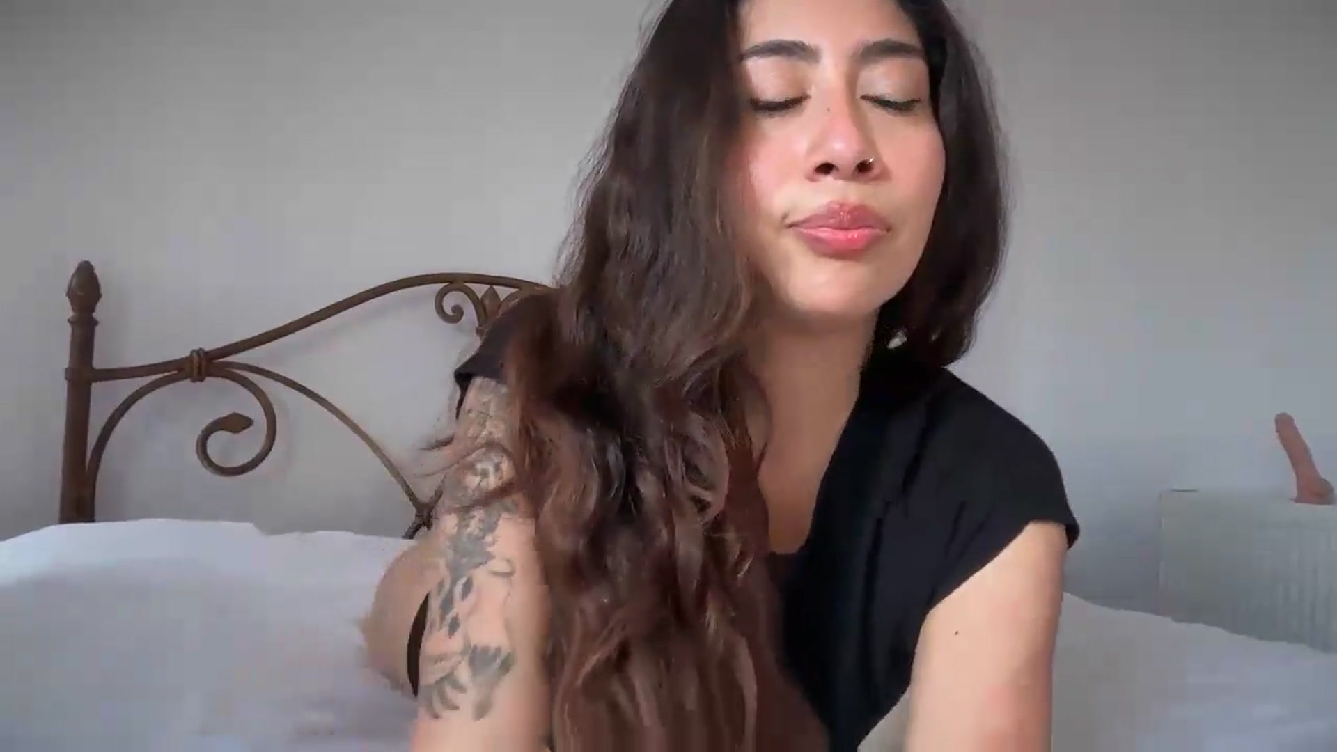 Gallery image thumbnail from OENJOYER's myfreecams stream on, 06/28/2026, 14:24 image 17 of 20