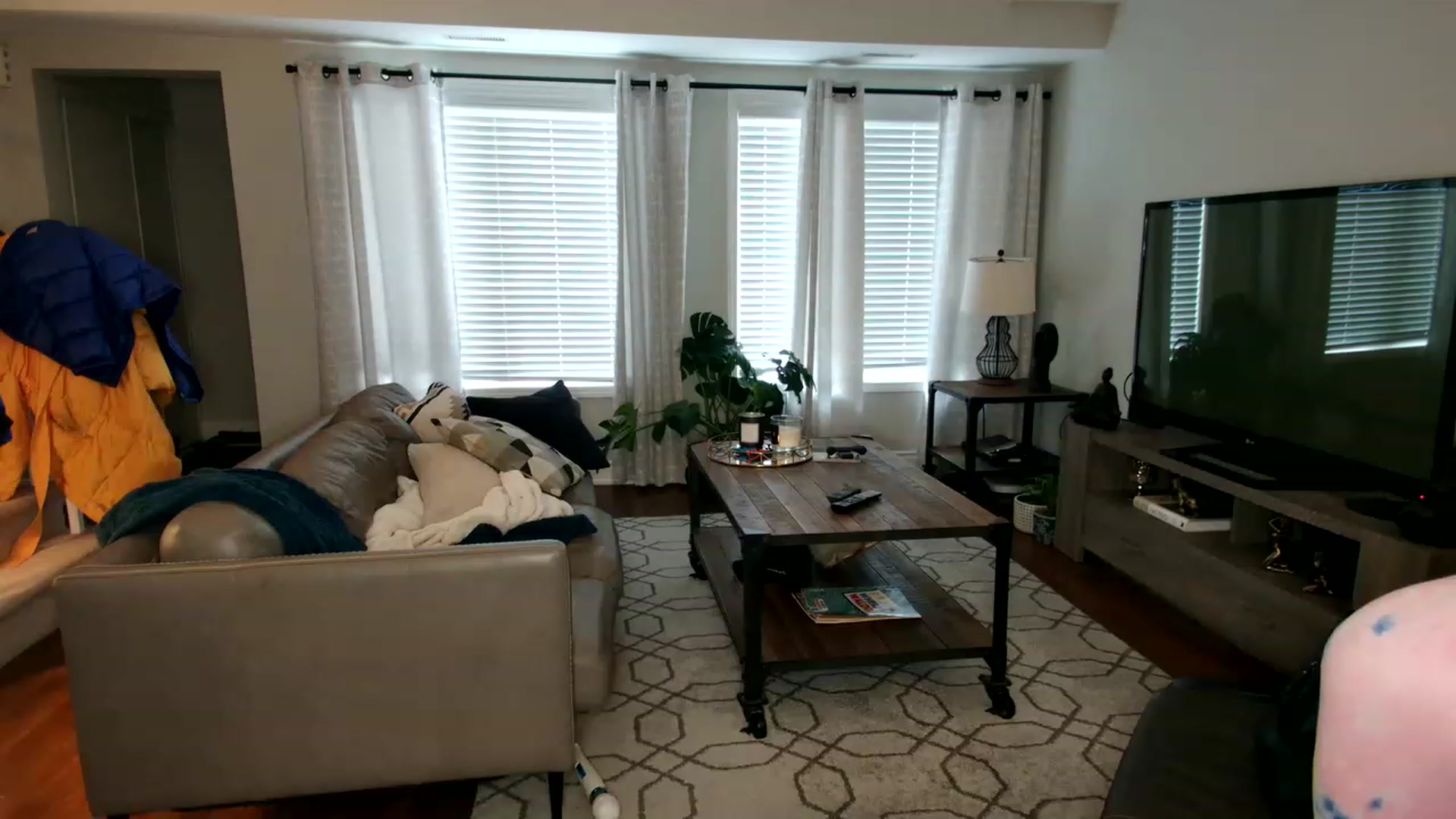 Gallery image thumbnail from OGGoldie's myfreecams stream on, 01/18/2023, 18:38 image 12 of 20