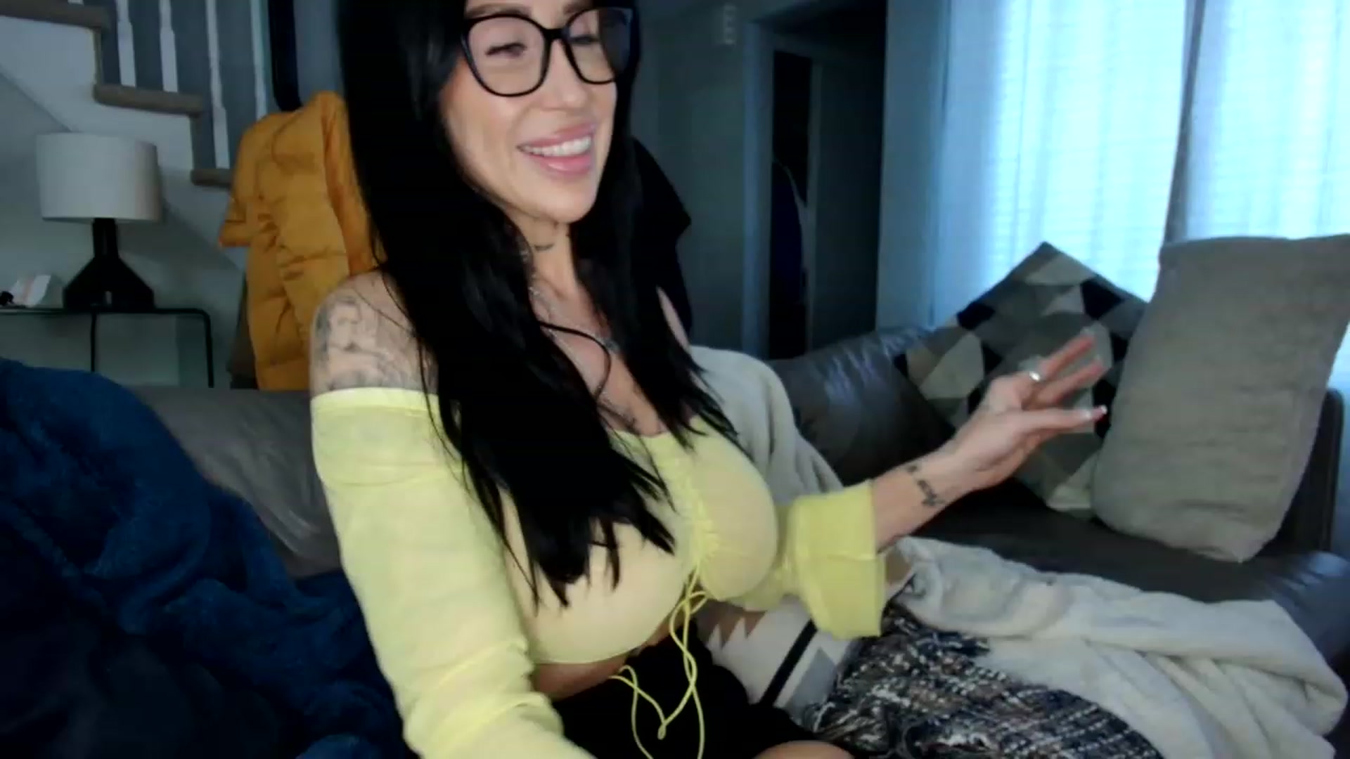 Gallery image thumbnail from OGGoldie's myfreecams stream on, 02/01/2023, 16:31 image 8 of 20