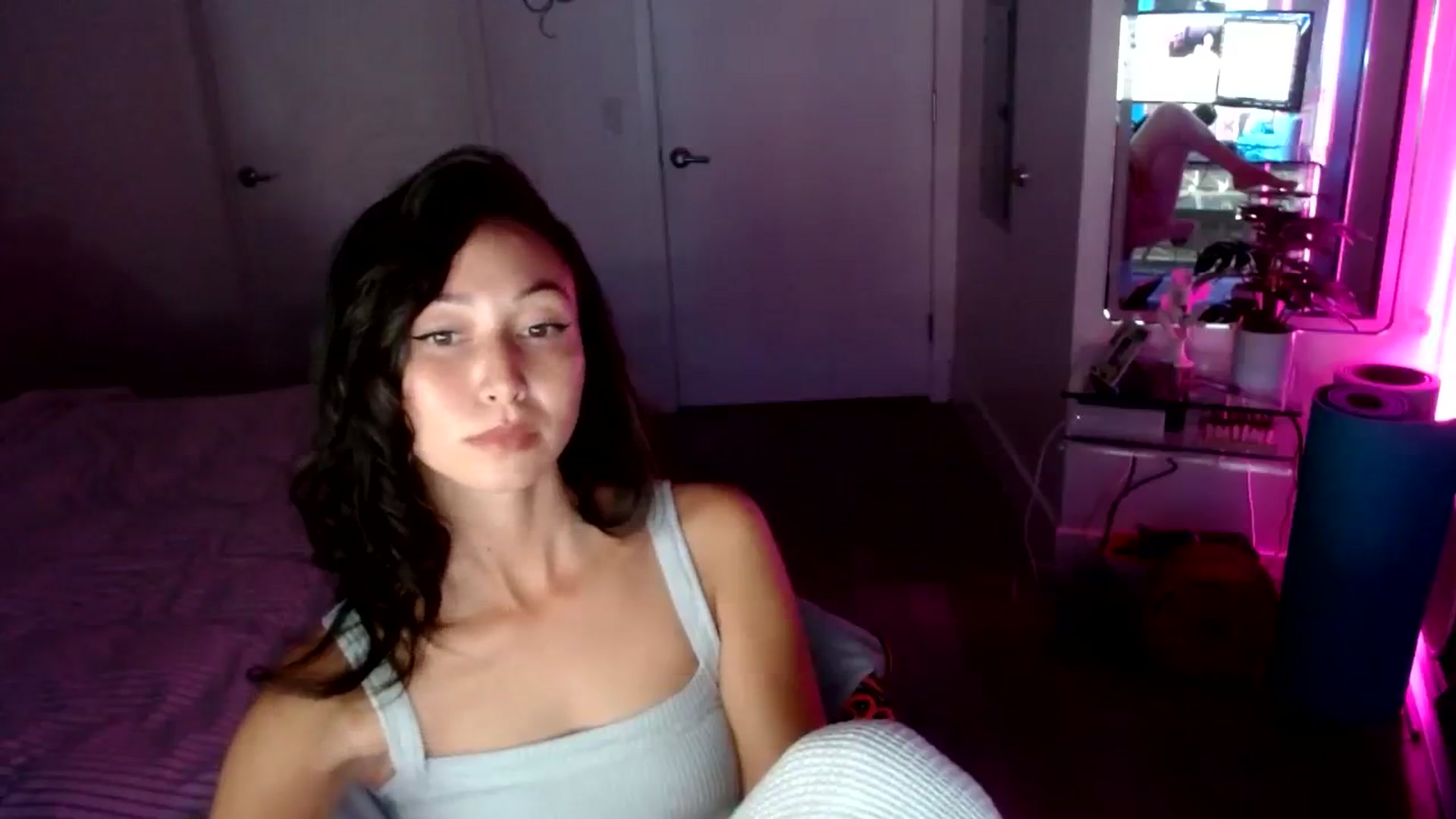 Gallery image thumbnail from OG_Minnie's myfreecams stream on, 08/17/2023, 04:49 image 9 of 20