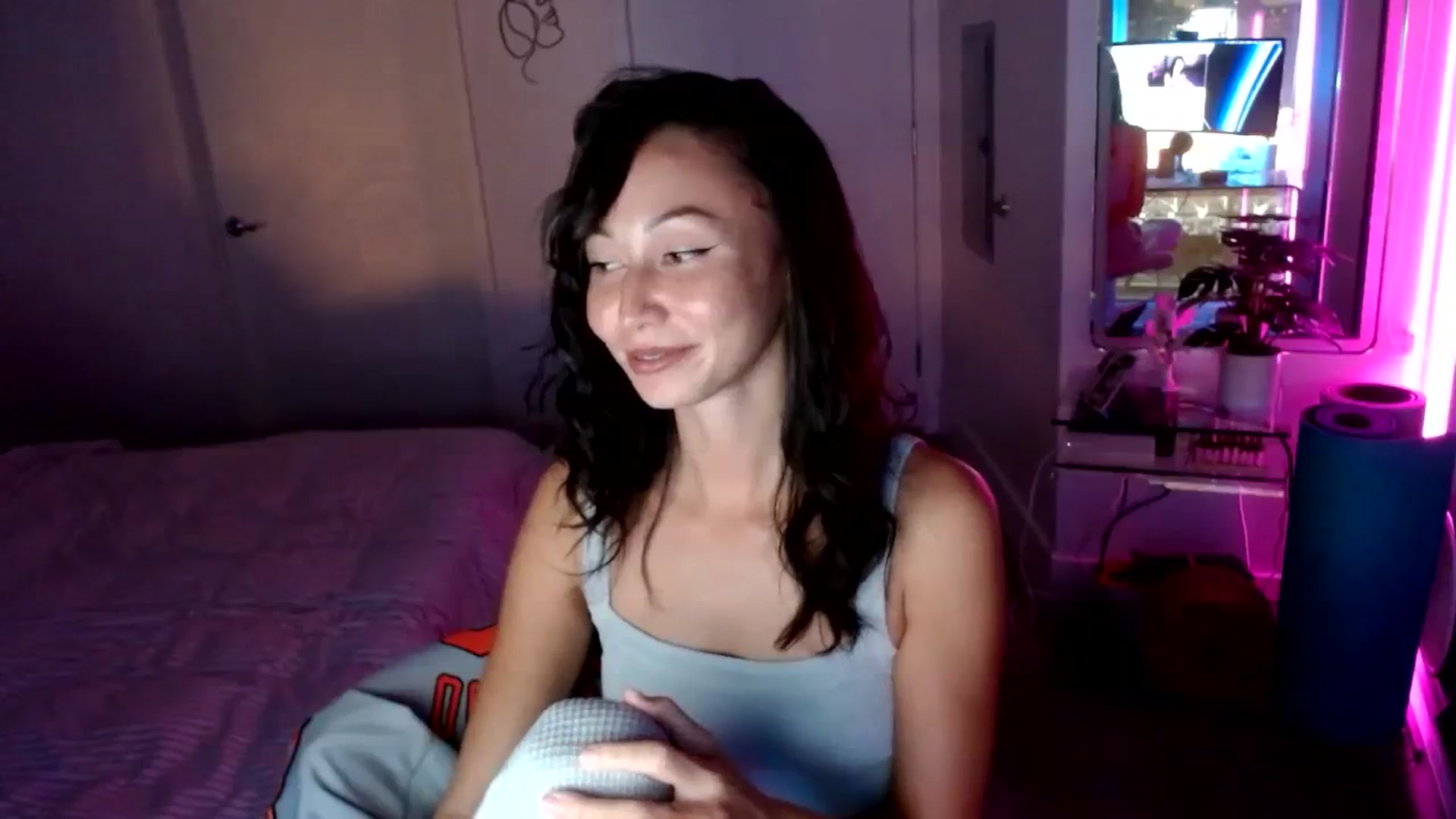 Gallery image thumbnail from OG_Minnie's myfreecams stream on, 08/17/2023, 04:49 image 3 of 20