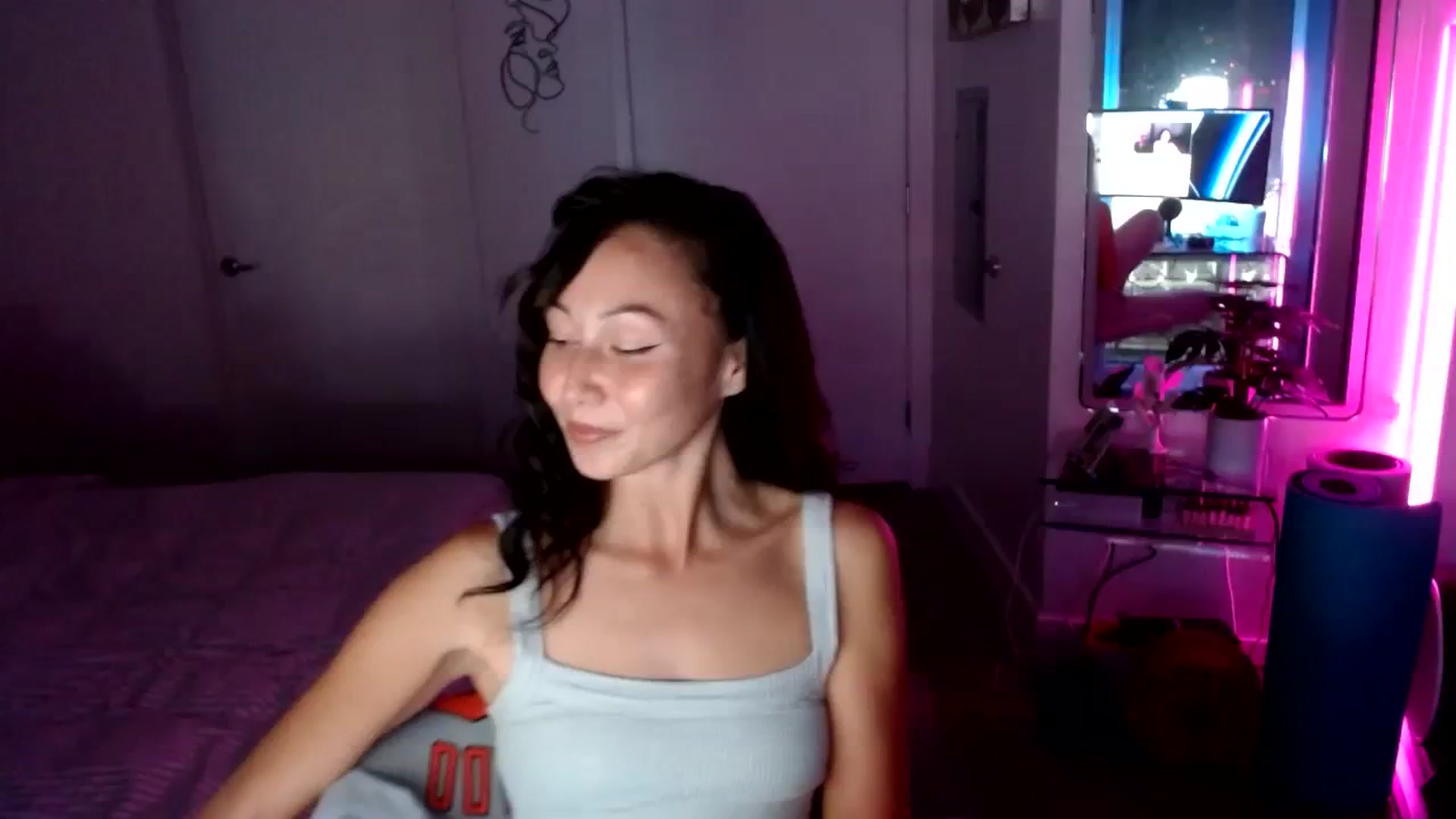 Gallery image thumbnail from OG_Minnie's myfreecams stream on, 08/17/2023, 04:49 image 6 of 20