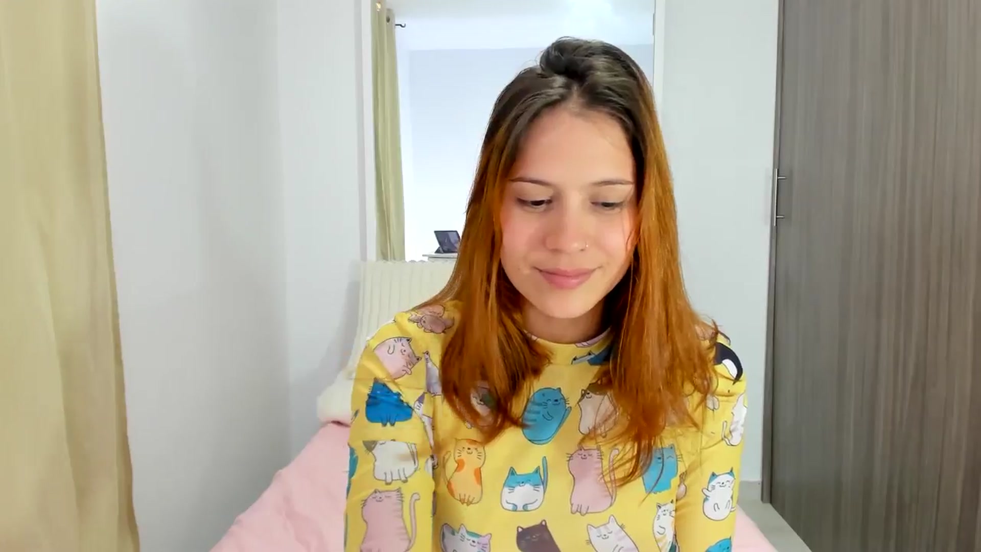 Gallery image thumbnail from OLIVE_'s myfreecams stream on, 03/11/2026, 18:31 image 14 of 20