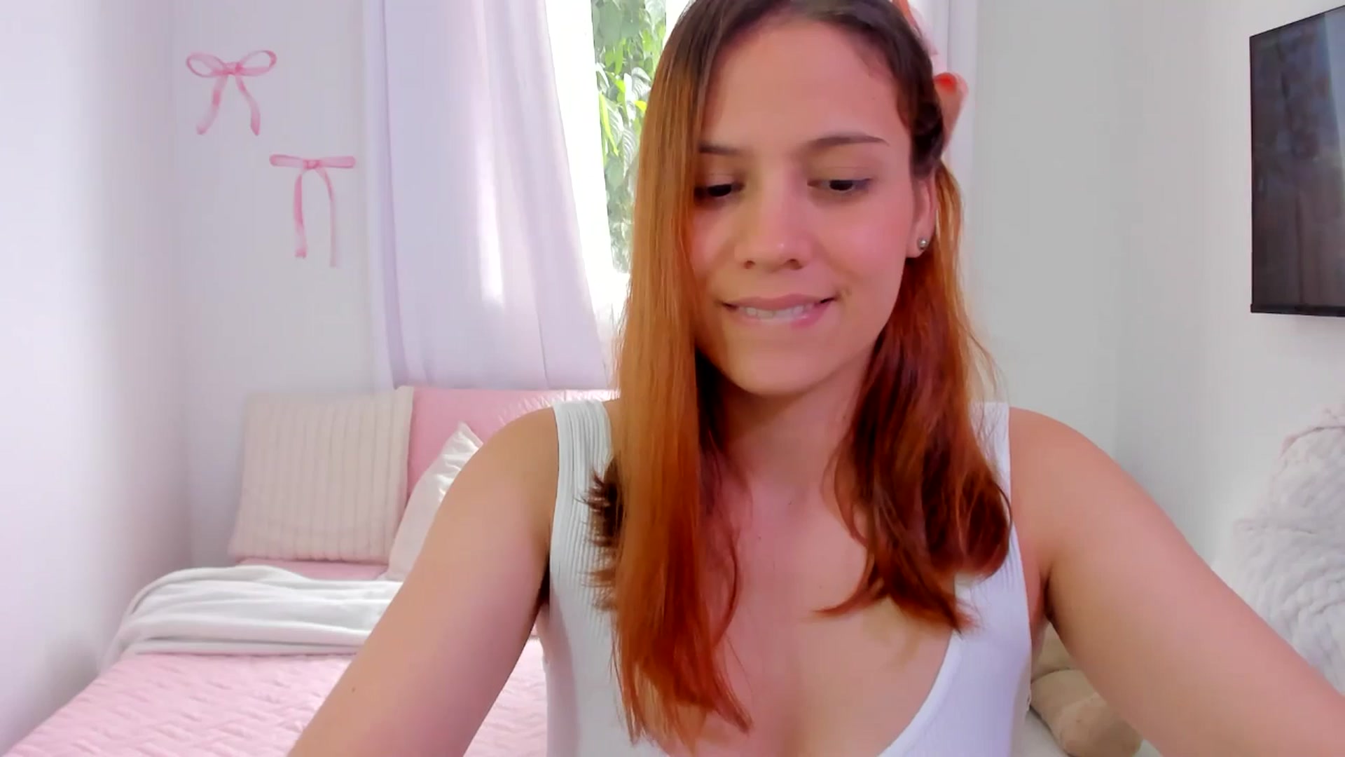Gallery image thumbnail from OLIVE_'s myfreecams stream on, 04/09/2026, 18:03 image 12 of 20