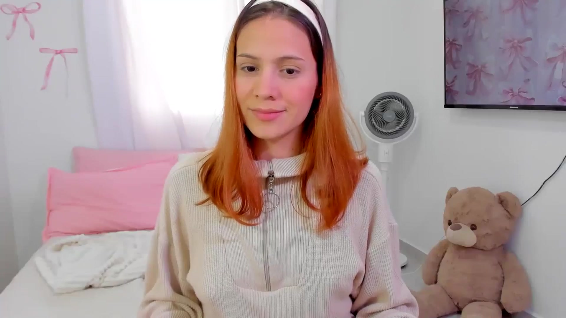 Gallery image thumbnail from OLIVE_'s myfreecams stream on, 04/11/2026, 16:28 image 3 of 20