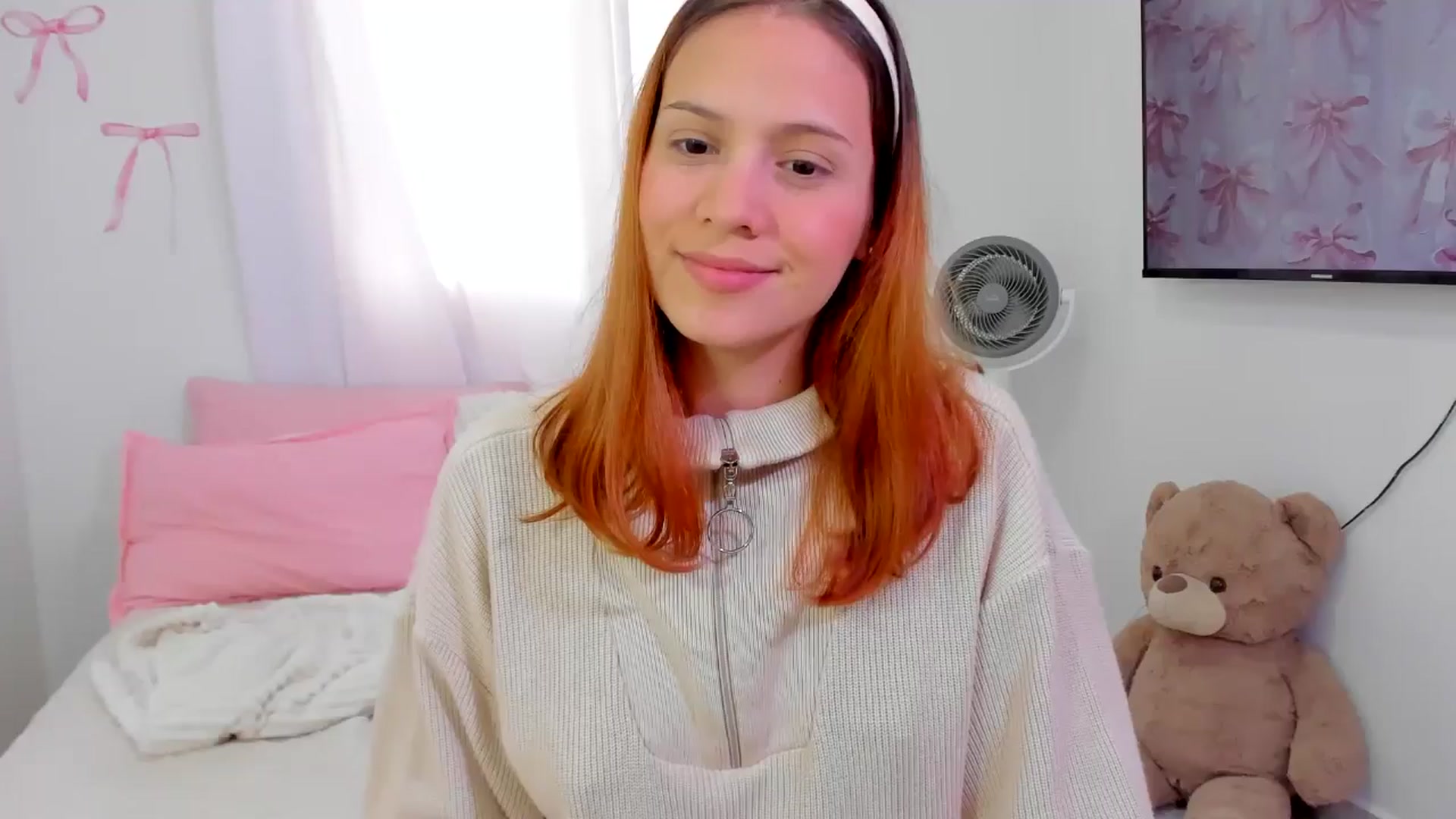Gallery image thumbnail from OLIVE_'s myfreecams stream on, 04/11/2026, 16:28 image 5 of 20