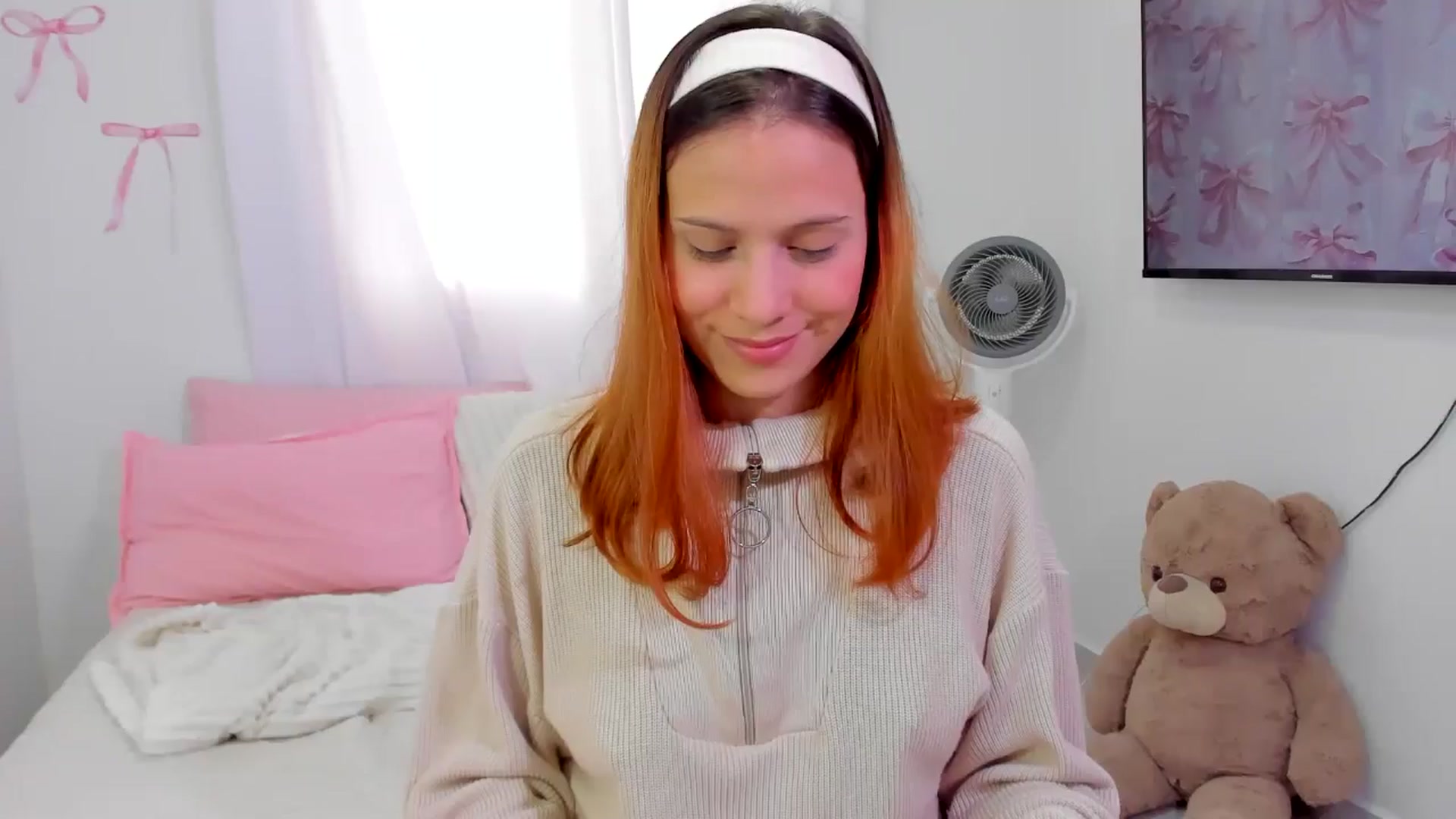 Gallery image thumbnail from OLIVE_'s myfreecams stream on, 04/11/2026, 16:28 image 2 of 20