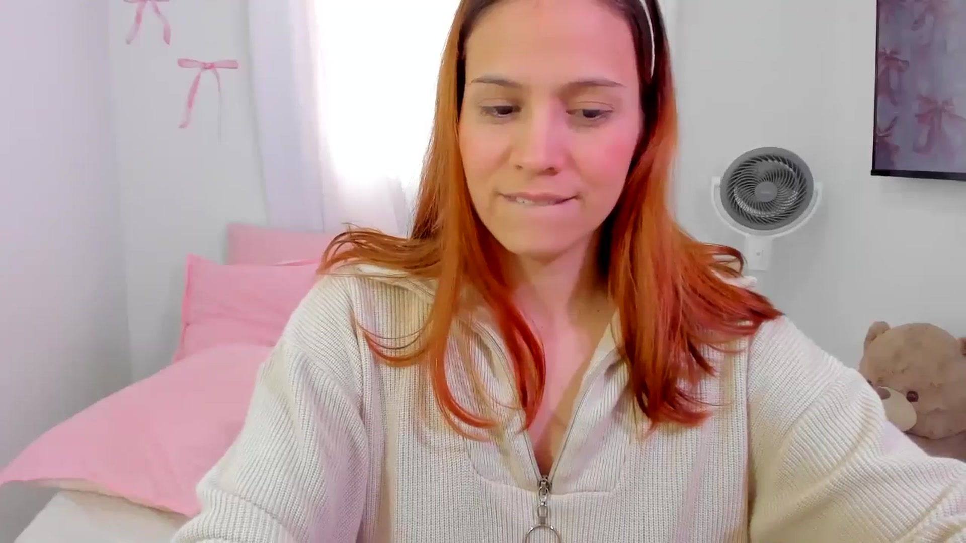 Gallery image thumbnail from OLIVE_'s myfreecams stream on, 04/11/2026, 18:08 image 6 of 20