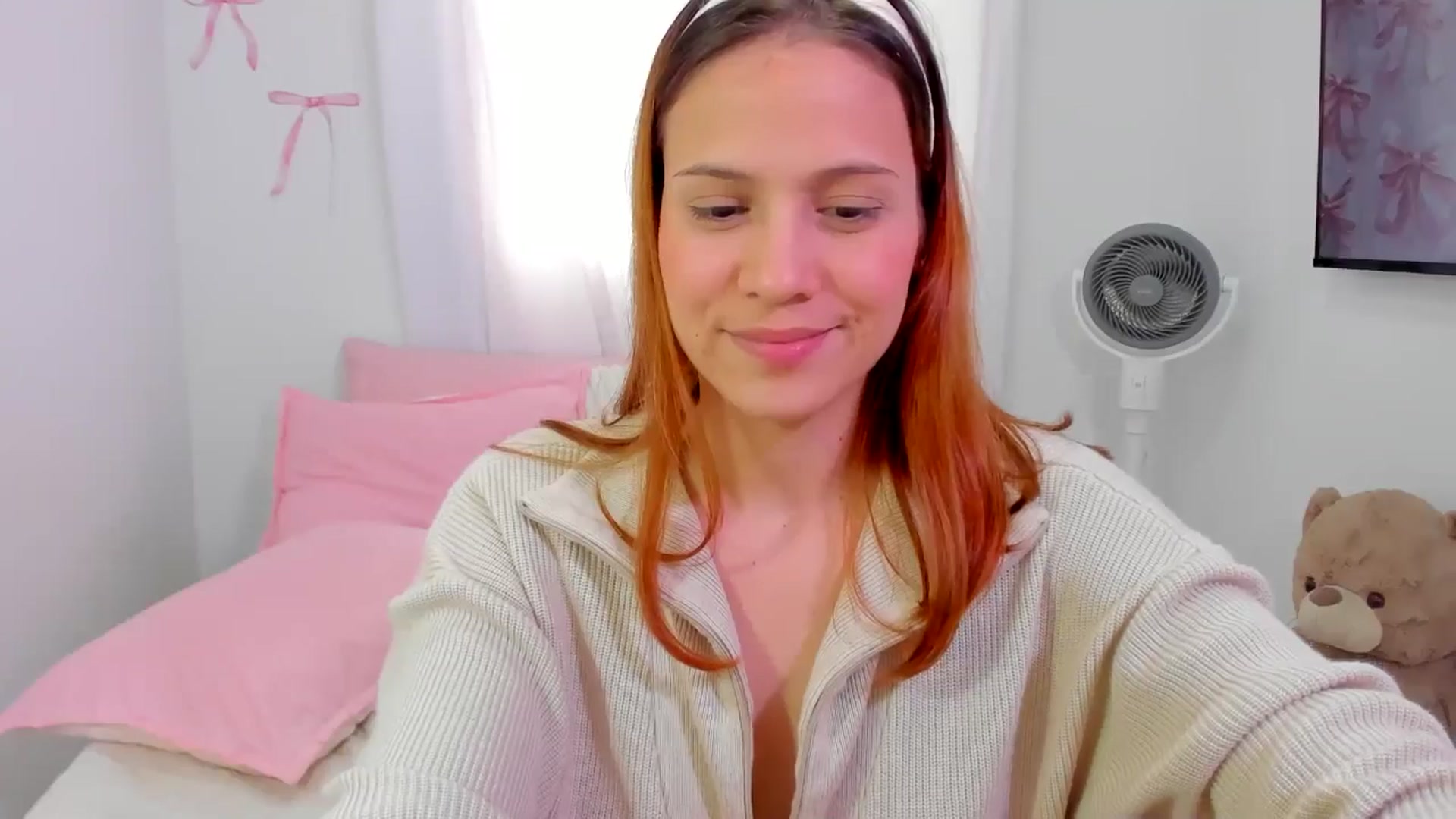 Gallery image thumbnail from OLIVE_'s myfreecams stream on, 04/11/2026, 18:08 image 9 of 20