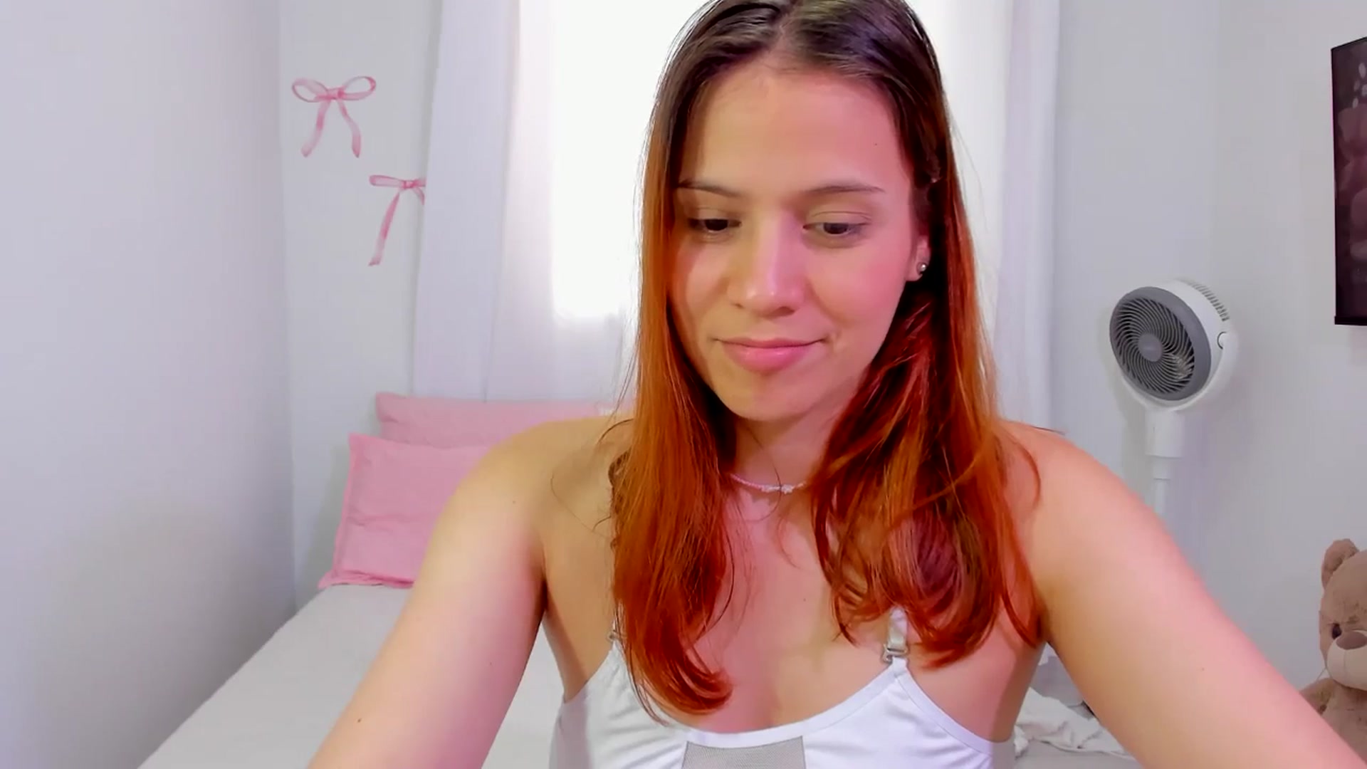 Gallery image thumbnail from OLIVE_'s myfreecams stream on, 04/12/2026, 16:09 image 16 of 20
