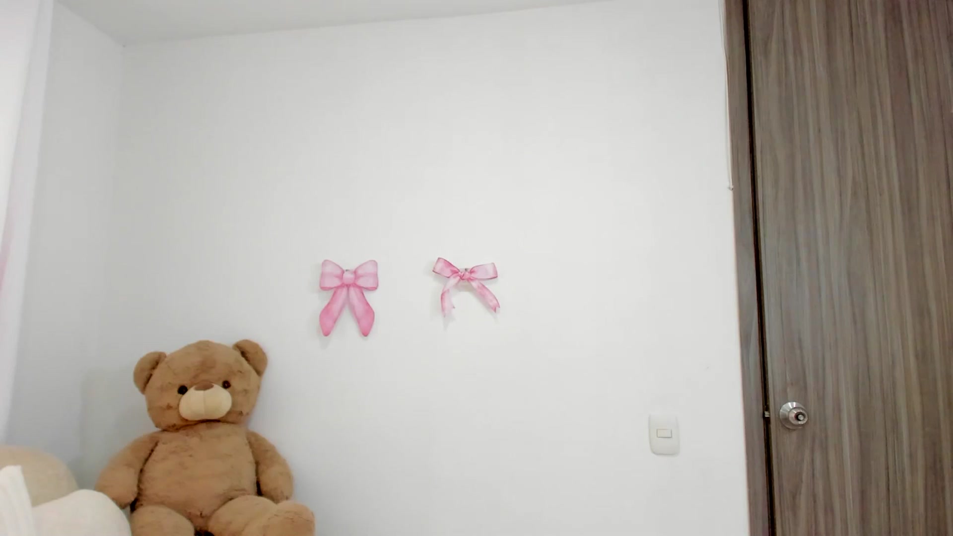 Gallery image thumbnail from OLIVE_'s myfreecams stream on, 04/15/2026, 17:56 image 19 of 20