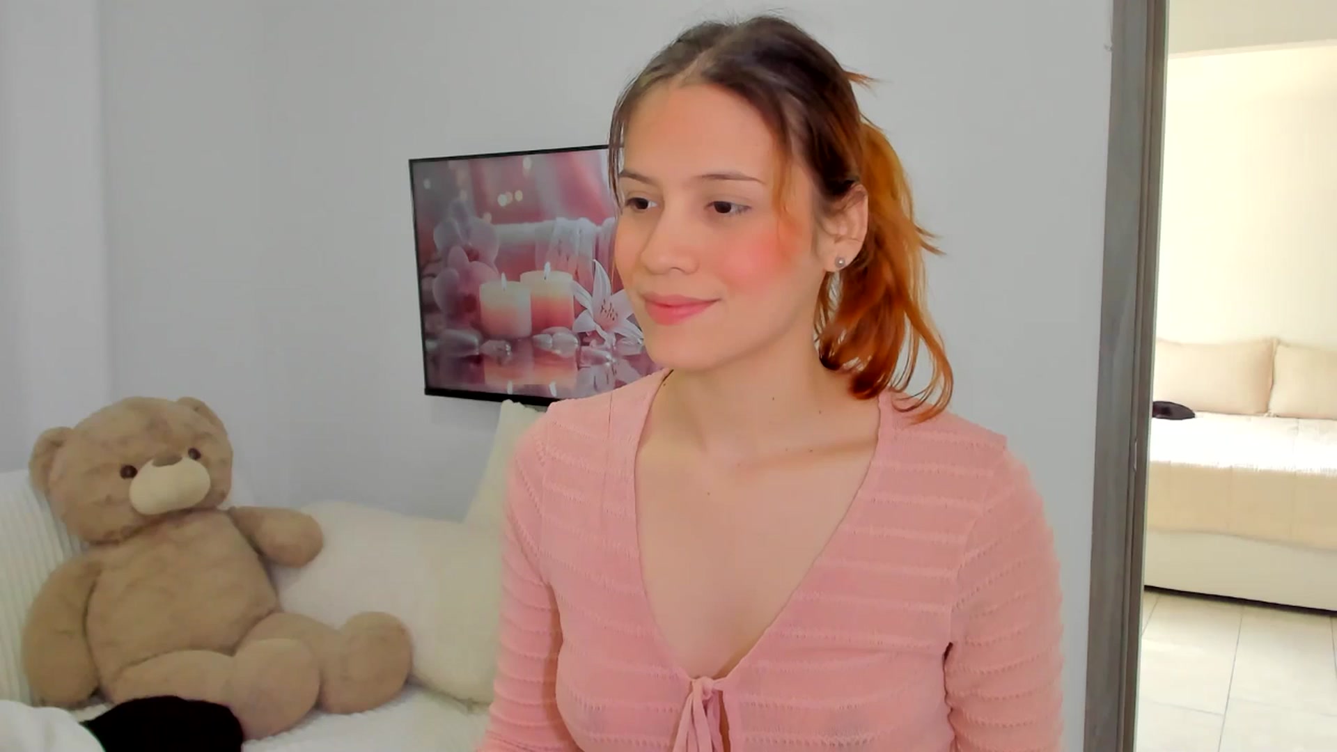 Gallery image thumbnail from OLIVE_'s myfreecams stream on, 04/20/2026, 17:06 image 10 of 20
