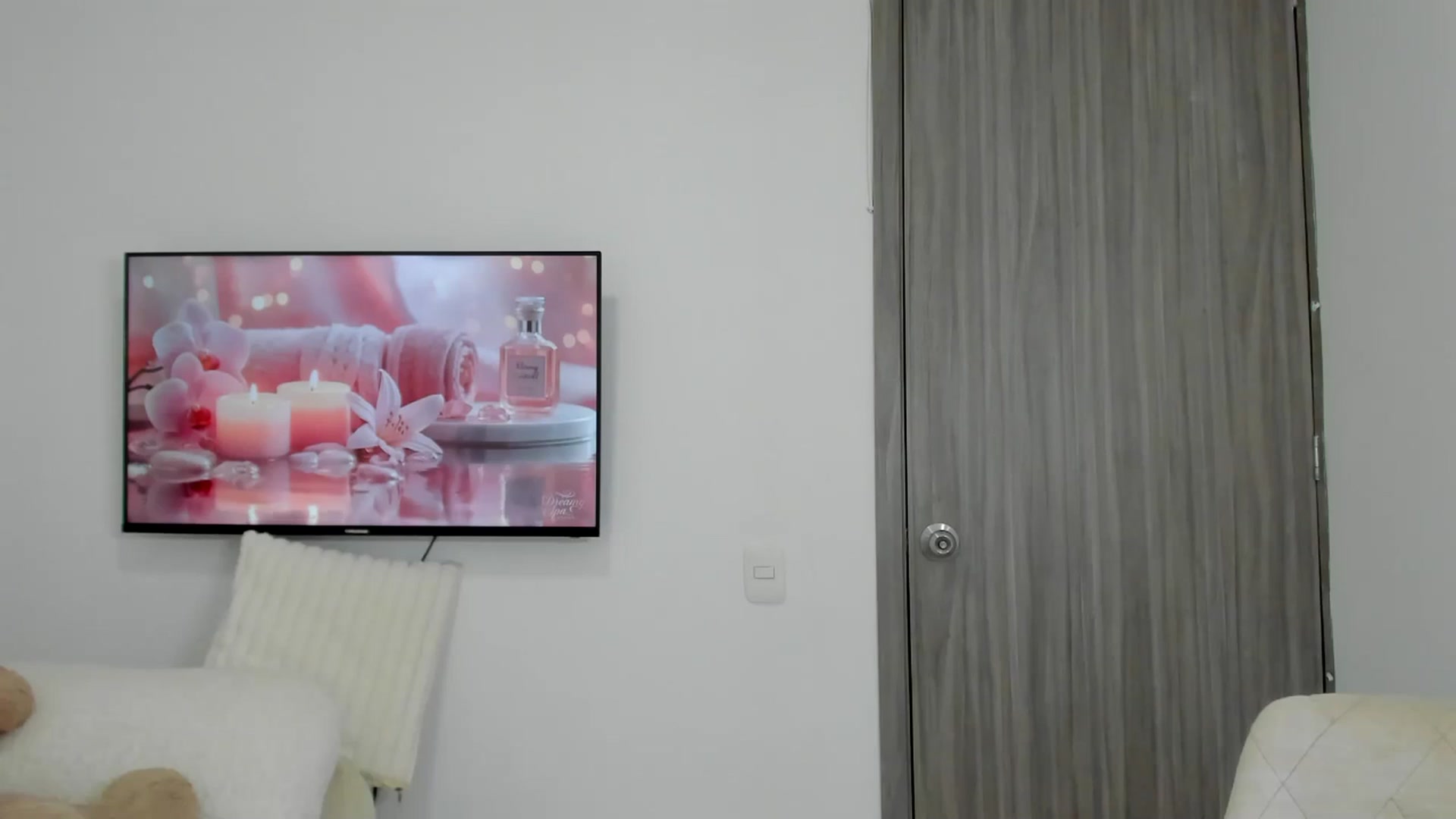 Gallery image thumbnail from OLIVE_'s myfreecams stream on, 04/20/2026, 17:06 image 13 of 20