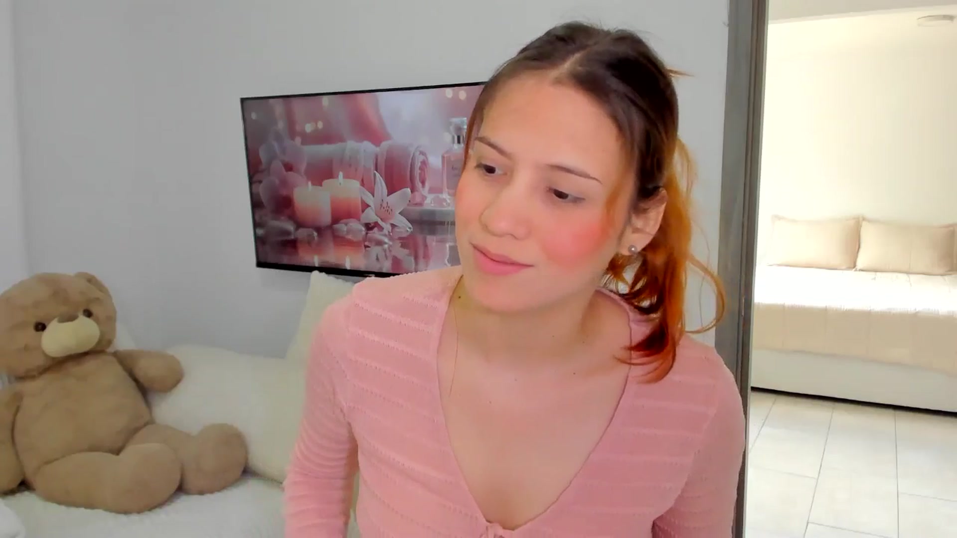 Gallery image thumbnail from OLIVE_'s myfreecams stream on, 04/20/2026, 17:06 image 6 of 20