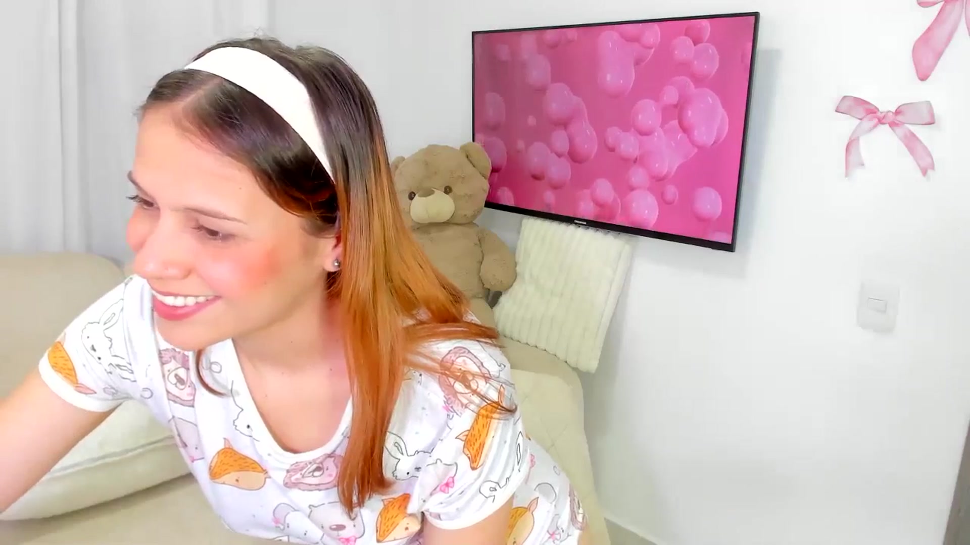 Gallery image thumbnail from OLIVE_'s myfreecams stream on, 04/27/2026, 18:02 image 11 of 20