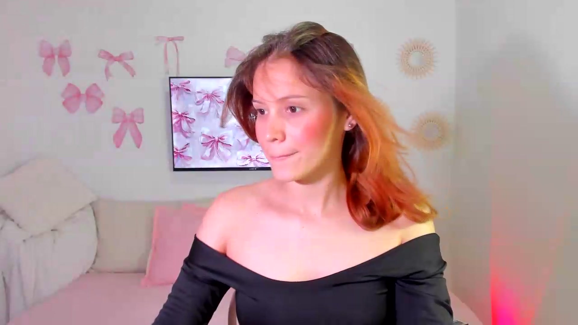 Gallery image thumbnail from OLIVE_'s myfreecams stream on, 05/03/2026, 17:58 image 7 of 20