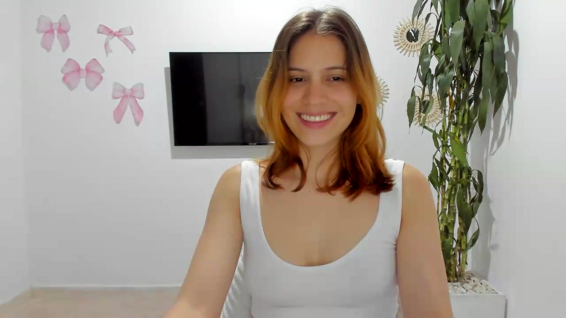 Gallery image thumbnail from OLIVE_'s myfreecams stream on, 05/16/2026, 17:19 image 9 of 20