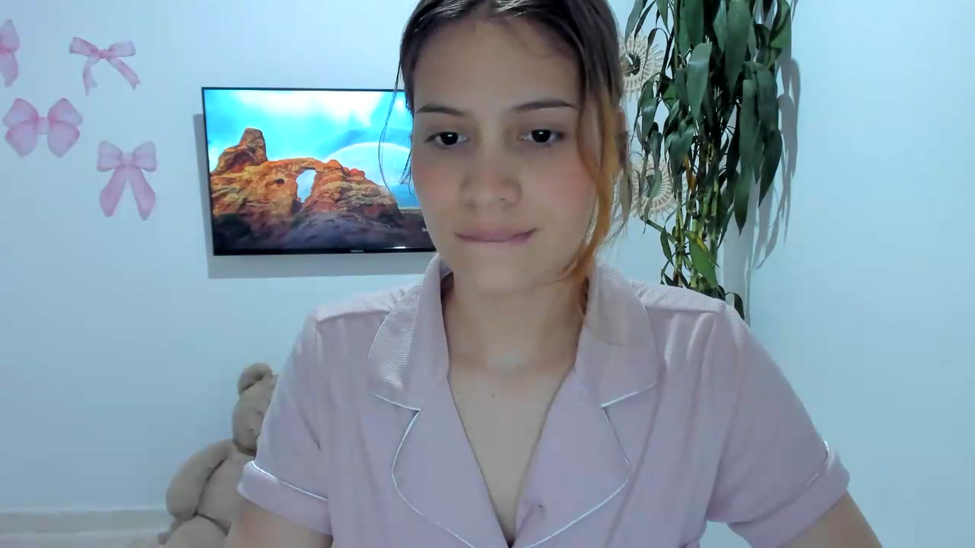 Gallery image thumbnail from OLIVE_'s myfreecams stream on, 05/18/2026, 18:24 image 20 of 20