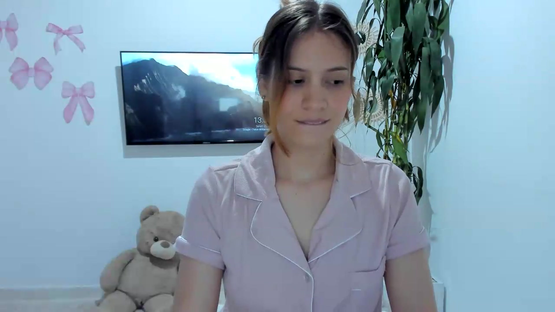 Gallery image thumbnail from OLIVE_'s myfreecams stream on, 05/18/2026, 18:24 image 15 of 20