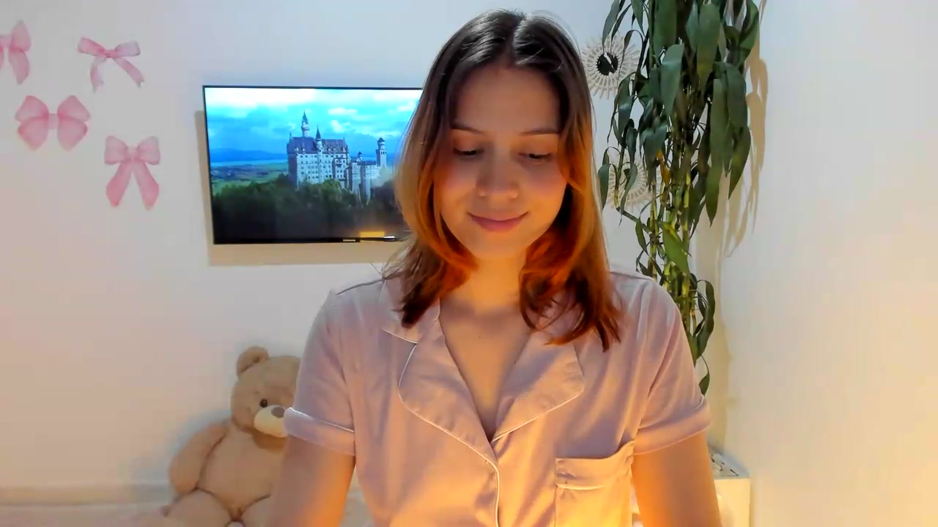 Gallery image thumbnail from OLIVE_'s myfreecams stream on, 05/18/2026, 18:24 image 7 of 20