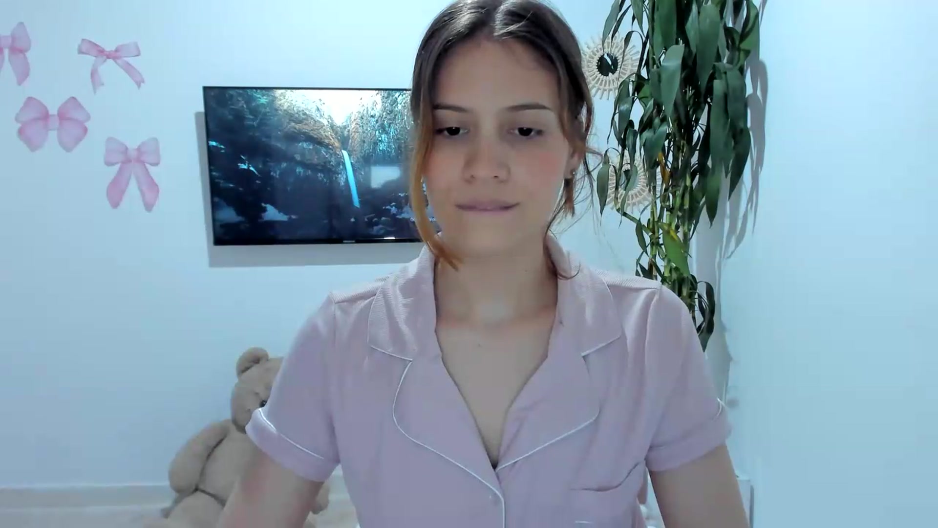 Gallery image thumbnail from OLIVE_'s myfreecams stream on, 05/18/2026, 18:24 image 14 of 20