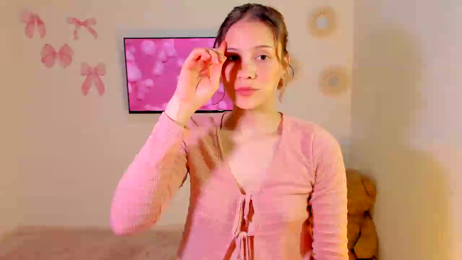Gallery image thumbnail from OLIVE_'s myfreecams stream on, 05/20/2026, 18:40 image 1 of 20