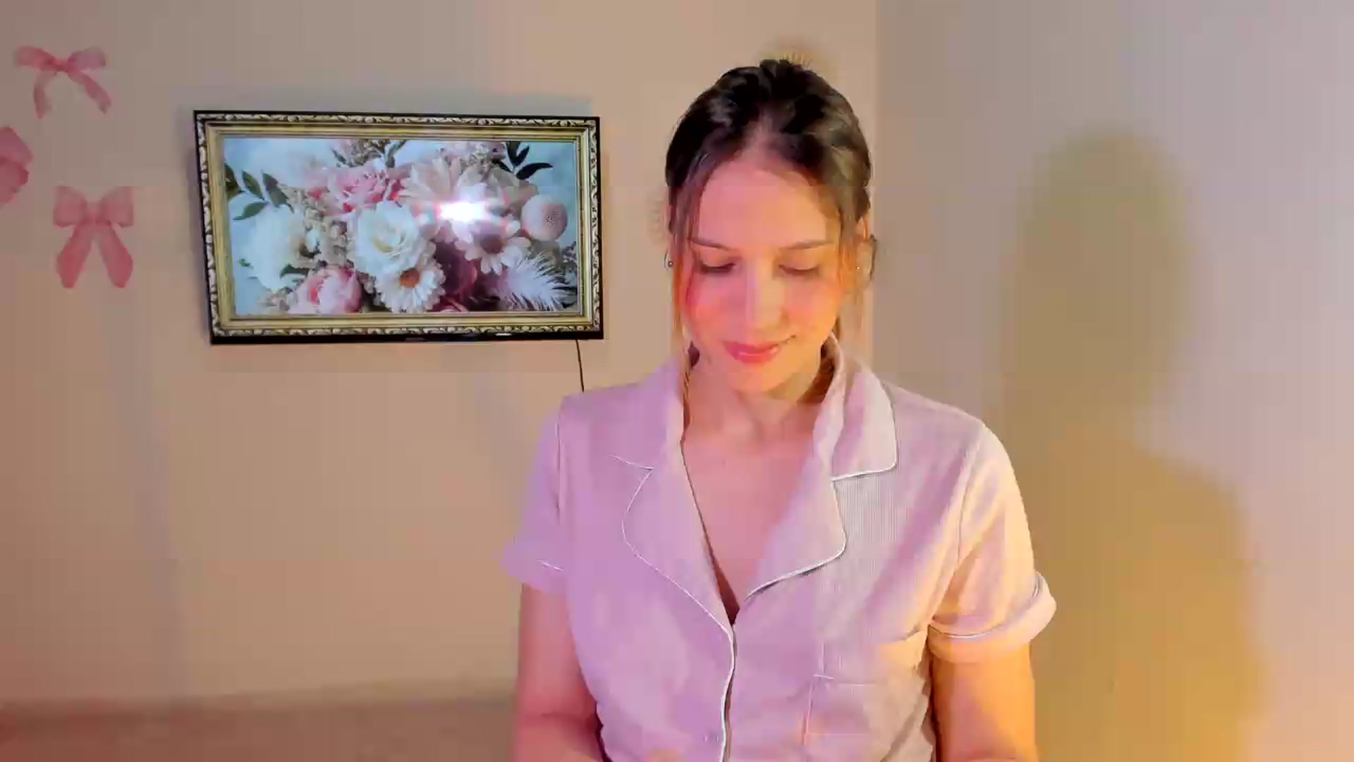 Gallery image thumbnail from OLIVE_'s myfreecams stream on, 05/24/2026, 23:05 image 1 of 20