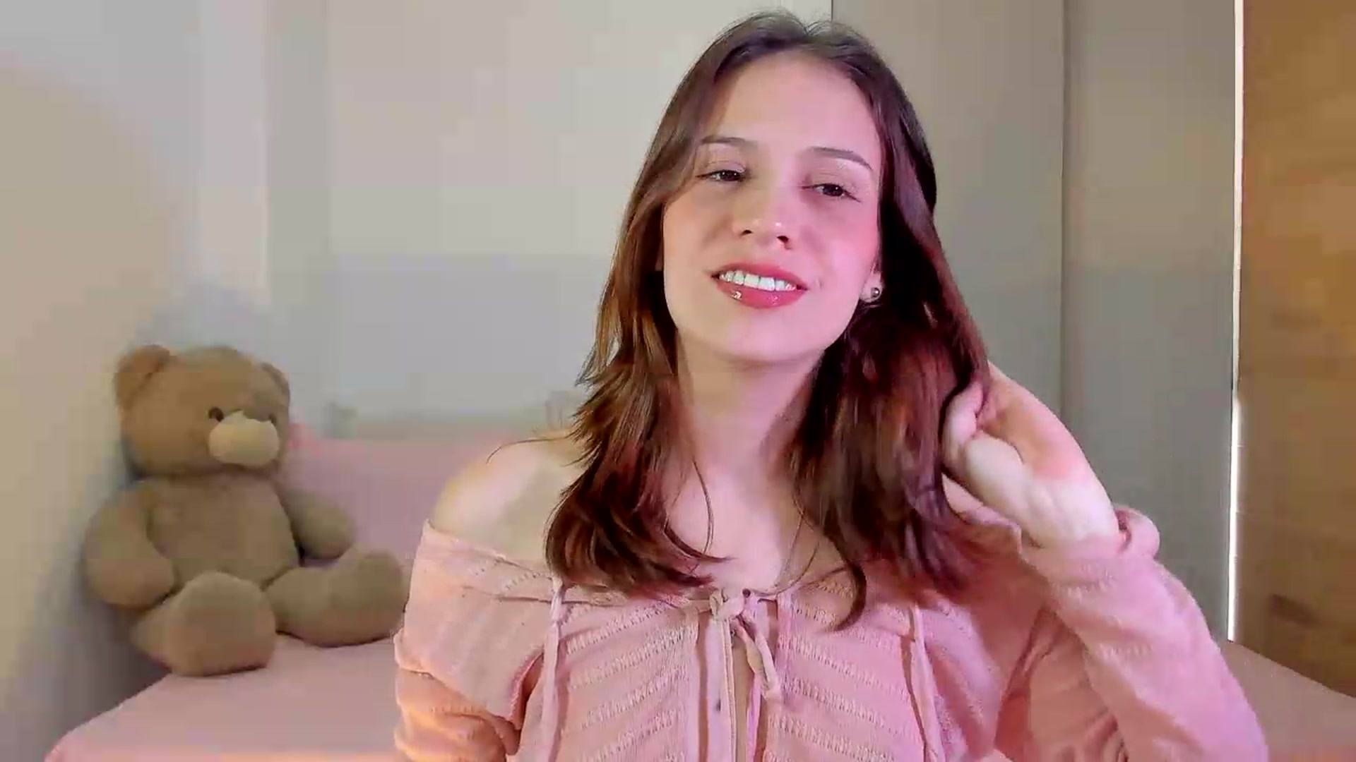 Gallery image thumbnail from OLIVE_'s myfreecams stream on, 07/28/2026, 19:17 image 15 of 20
