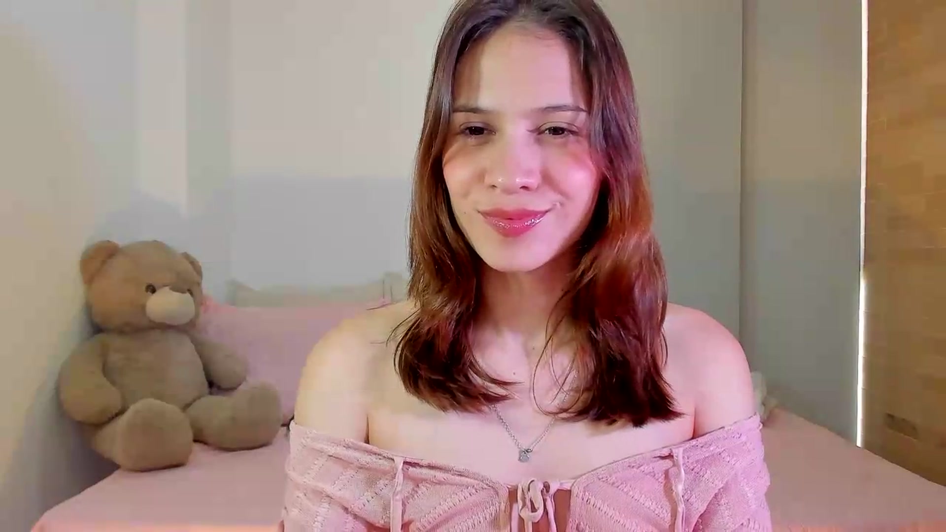 Gallery image thumbnail from OLIVE_'s myfreecams stream on, 07/28/2026, 19:17 image 17 of 20