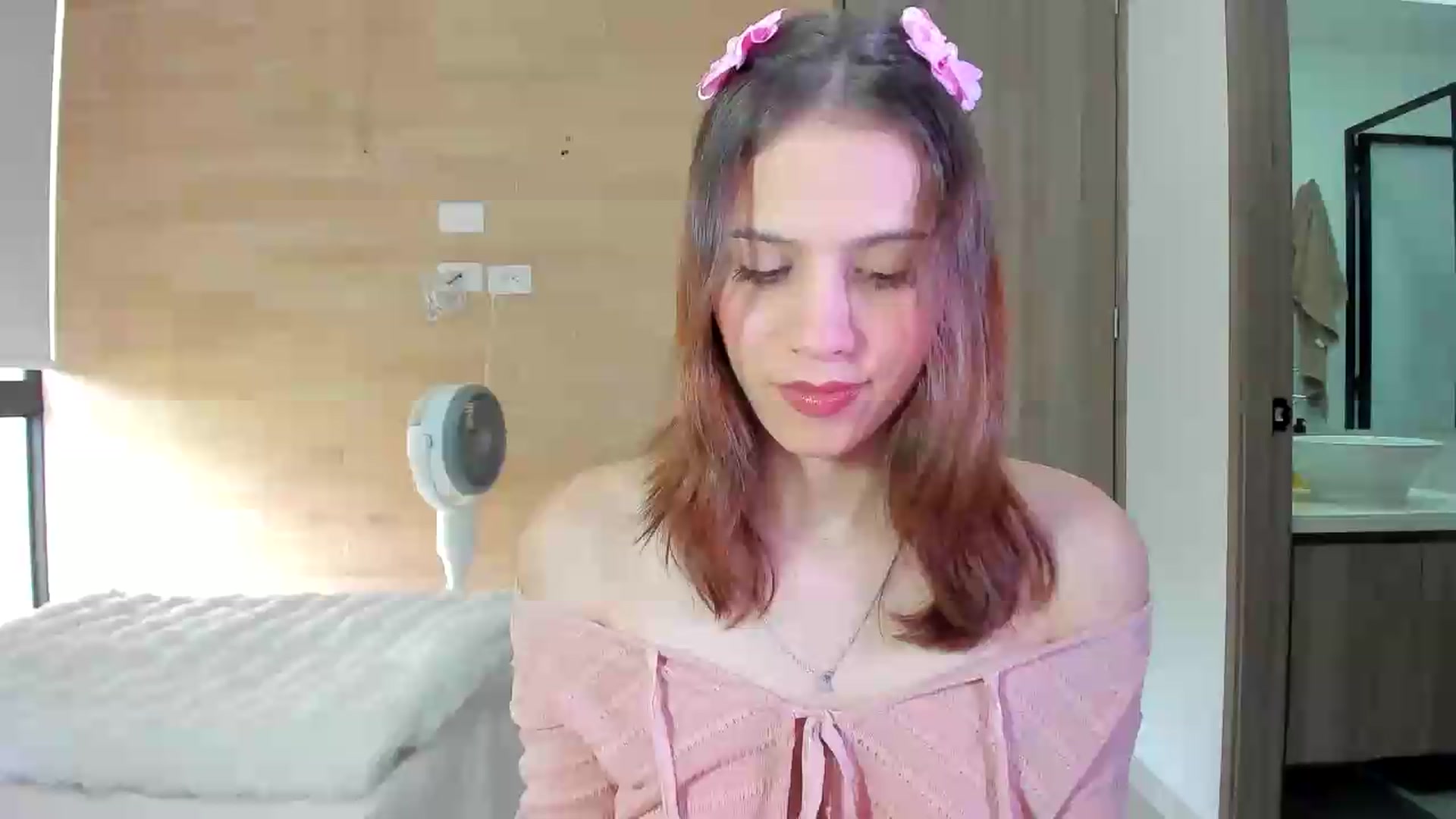 Gallery image thumbnail from OLIVE_'s myfreecams stream on, 08/03/2026, 18:51 image 20 of 20