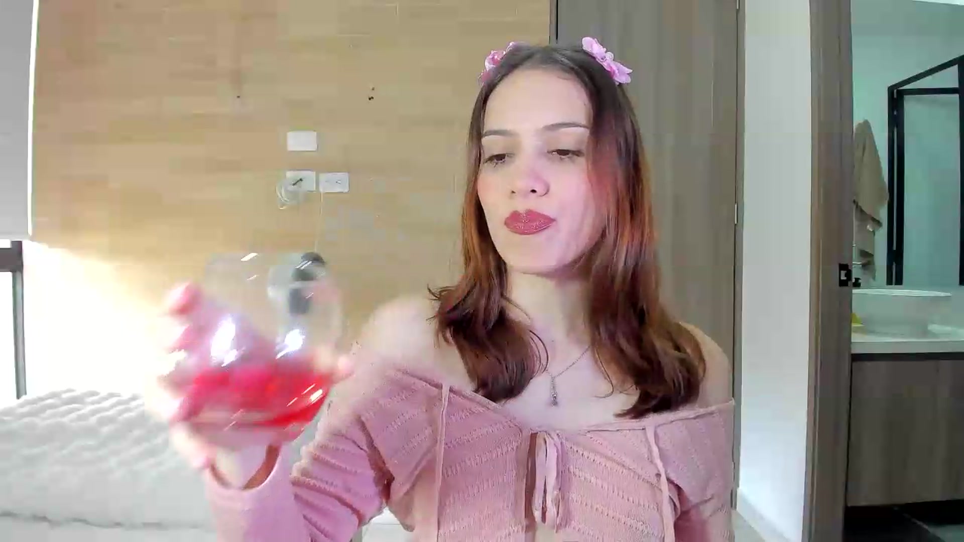 Gallery image thumbnail from OLIVE_'s myfreecams stream on, 08/03/2026, 18:51 image 9 of 20