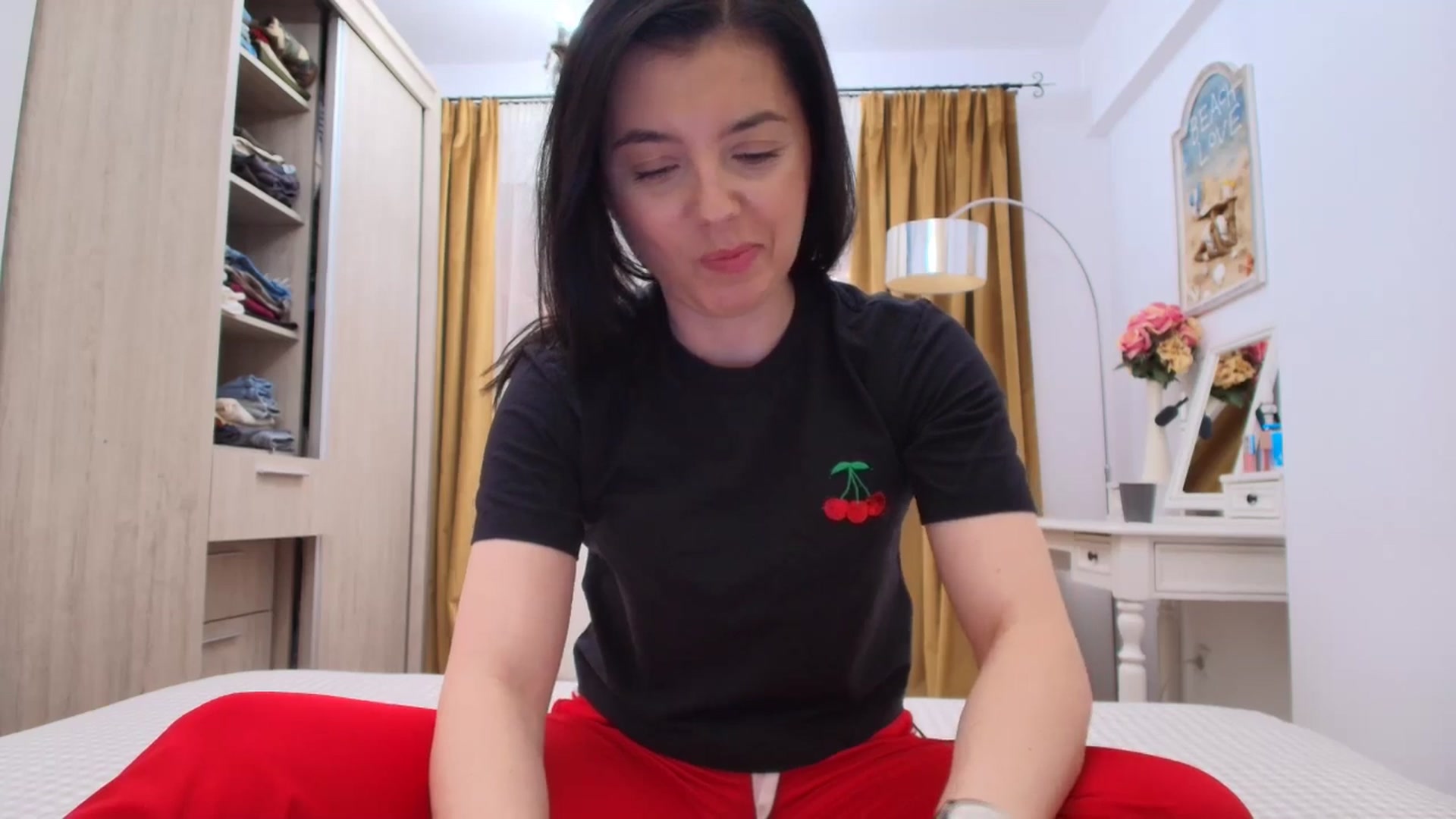 Gallery image thumbnail from Oana__'s myfreecams stream on, 04/21/2025, 12:23 image 19 of 20