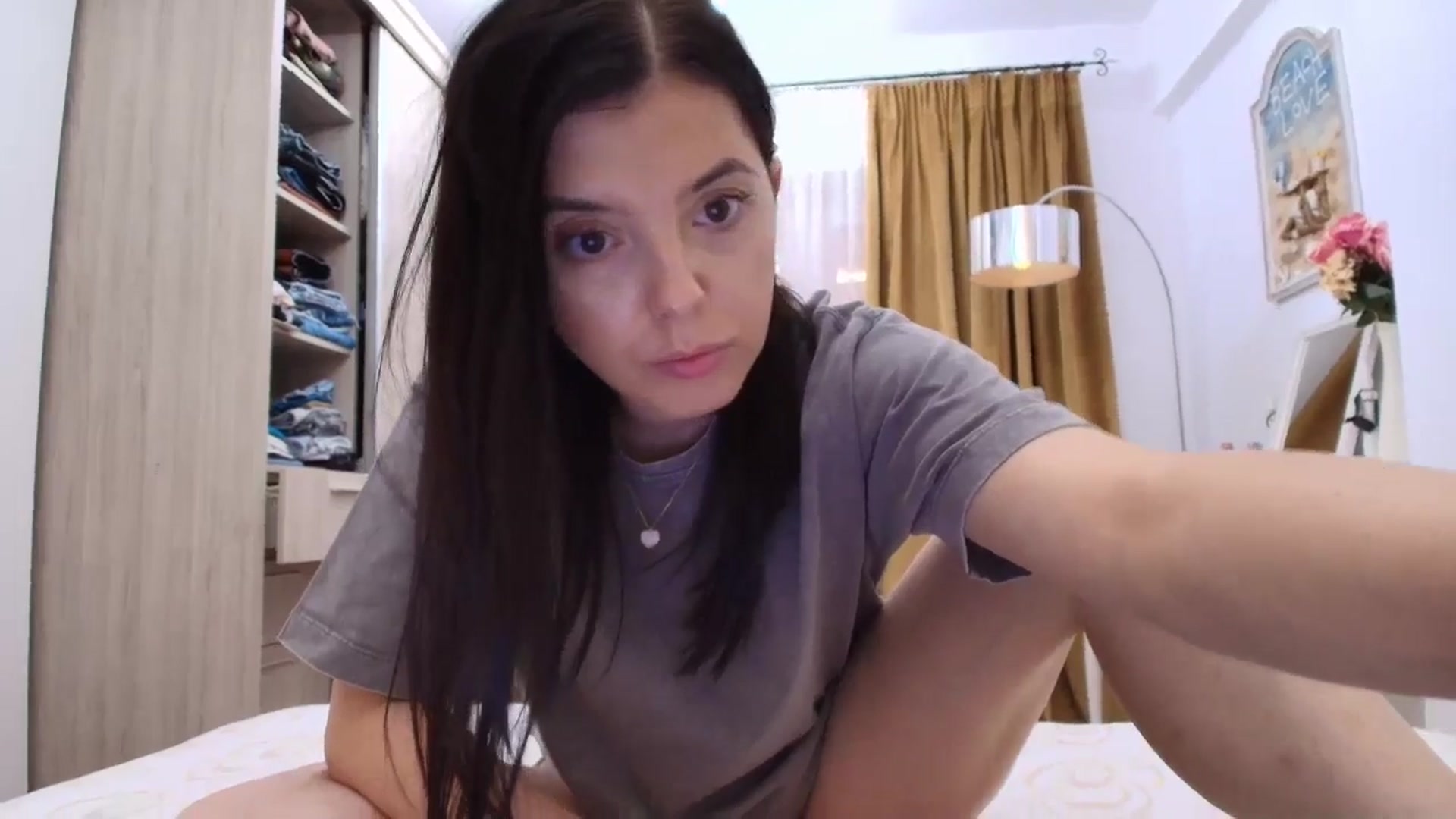 Gallery image thumbnail from Oana__'s myfreecams stream on, 08/06/2025, 10:26 image 17 of 20