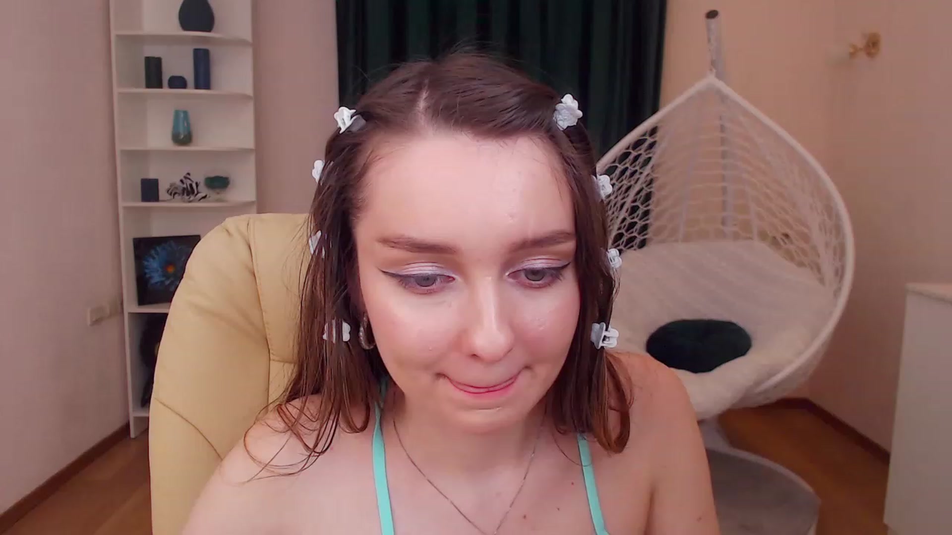 Gallery image thumbnail from OceanFeelss's myfreecams stream on, 12/08/2022, 13:44 image 12 of 20