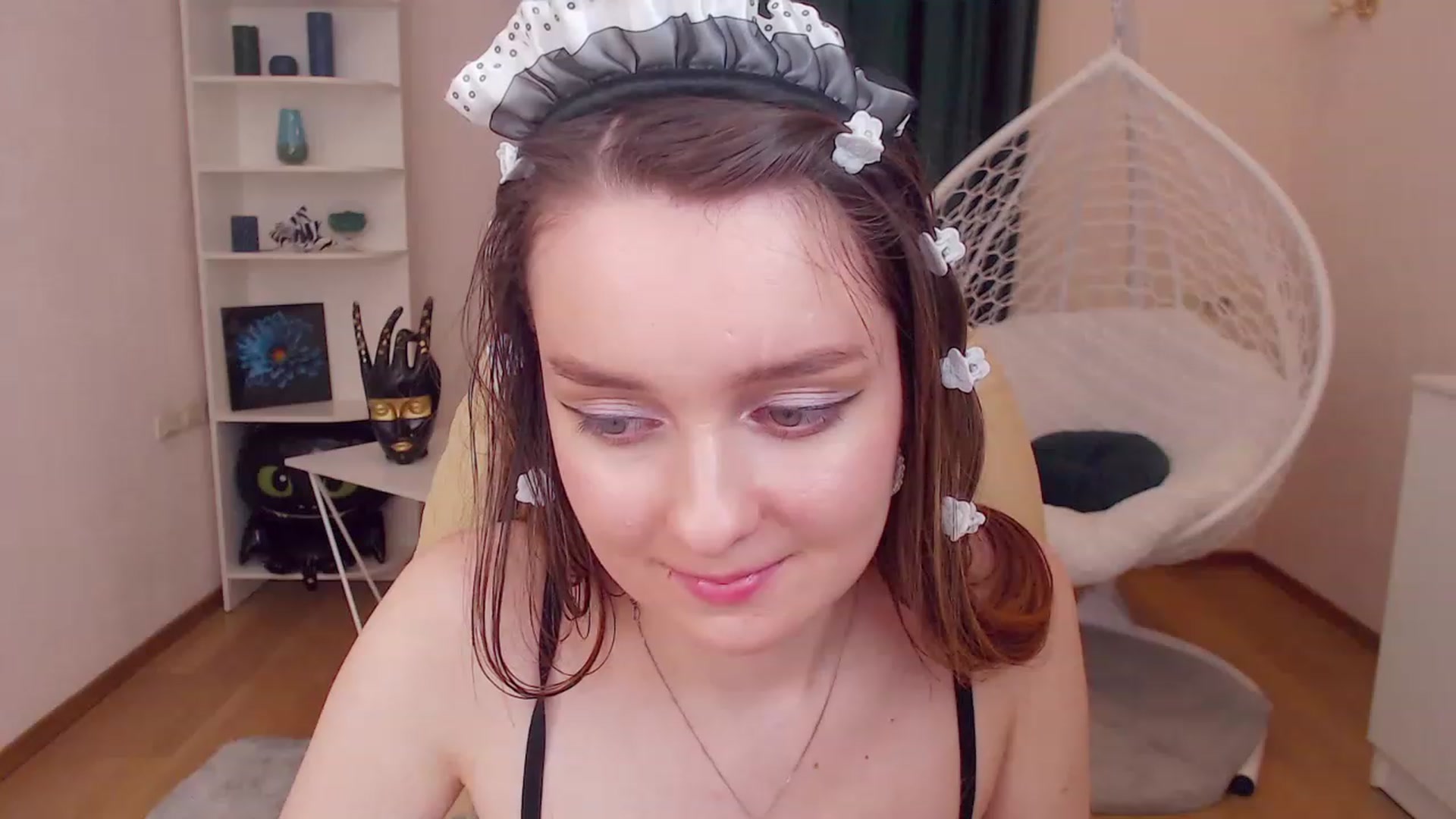 Gallery image thumbnail from OceanFeelss's myfreecams stream on, 12/08/2022, 16:29 image 18 of 20